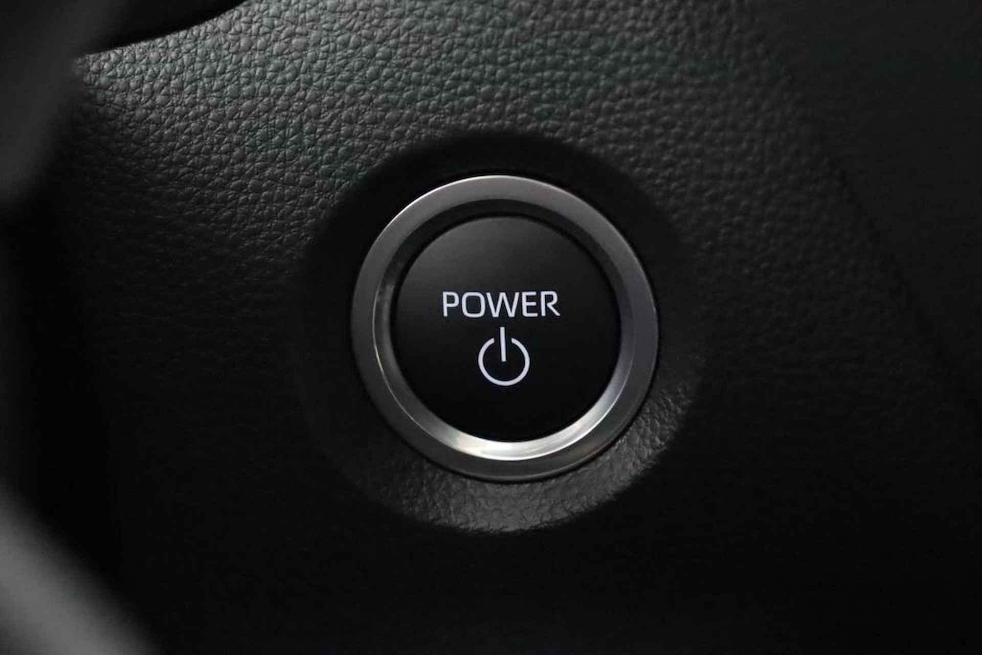 Toyota Corolla Touring Sports 2.0 High Power Hybrid First Edition | Navigatie | Climate-Control | Apple Carplay/Android Auto | Parkeersensoren | Elektrische Achterklep | - 43/47