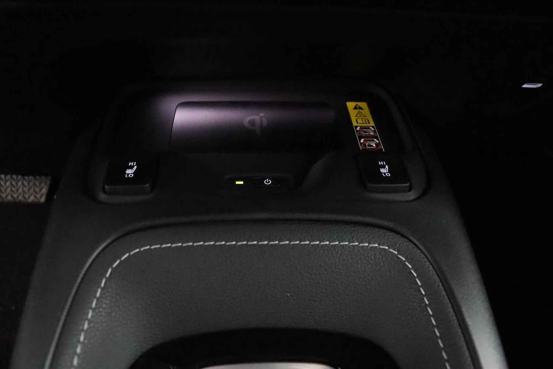 Toyota Corolla Touring Sports 2.0 High Power Hybrid First Edition | Navigatie | Climate-Control | Apple Carplay/Android Auto | Parkeersensoren | Elektrische Achterklep | - 44/47
