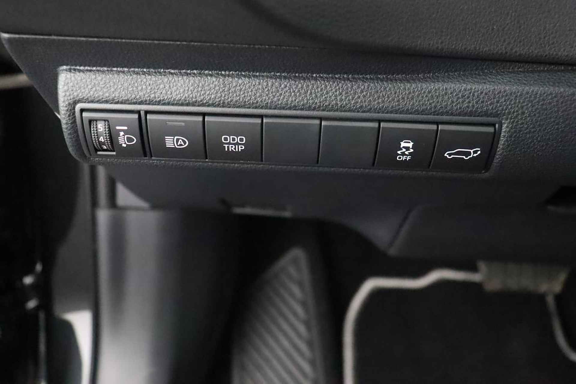 Toyota Corolla Touring Sports 2.0 High Power Hybrid First Edition | Navigatie | Climate-Control | Apple Carplay/Android Auto | Parkeersensoren | Elektrische Achterklep | - 46/47