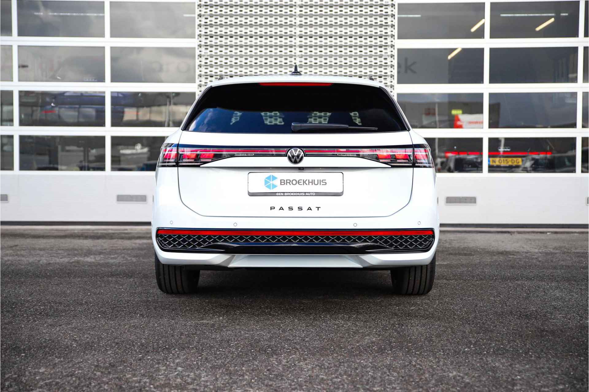 Volkswagen Passat Variant 1.5 eTSI R-Line Business | Schuif/kanteldak | Harman Kardon | Black Style | - 5/36