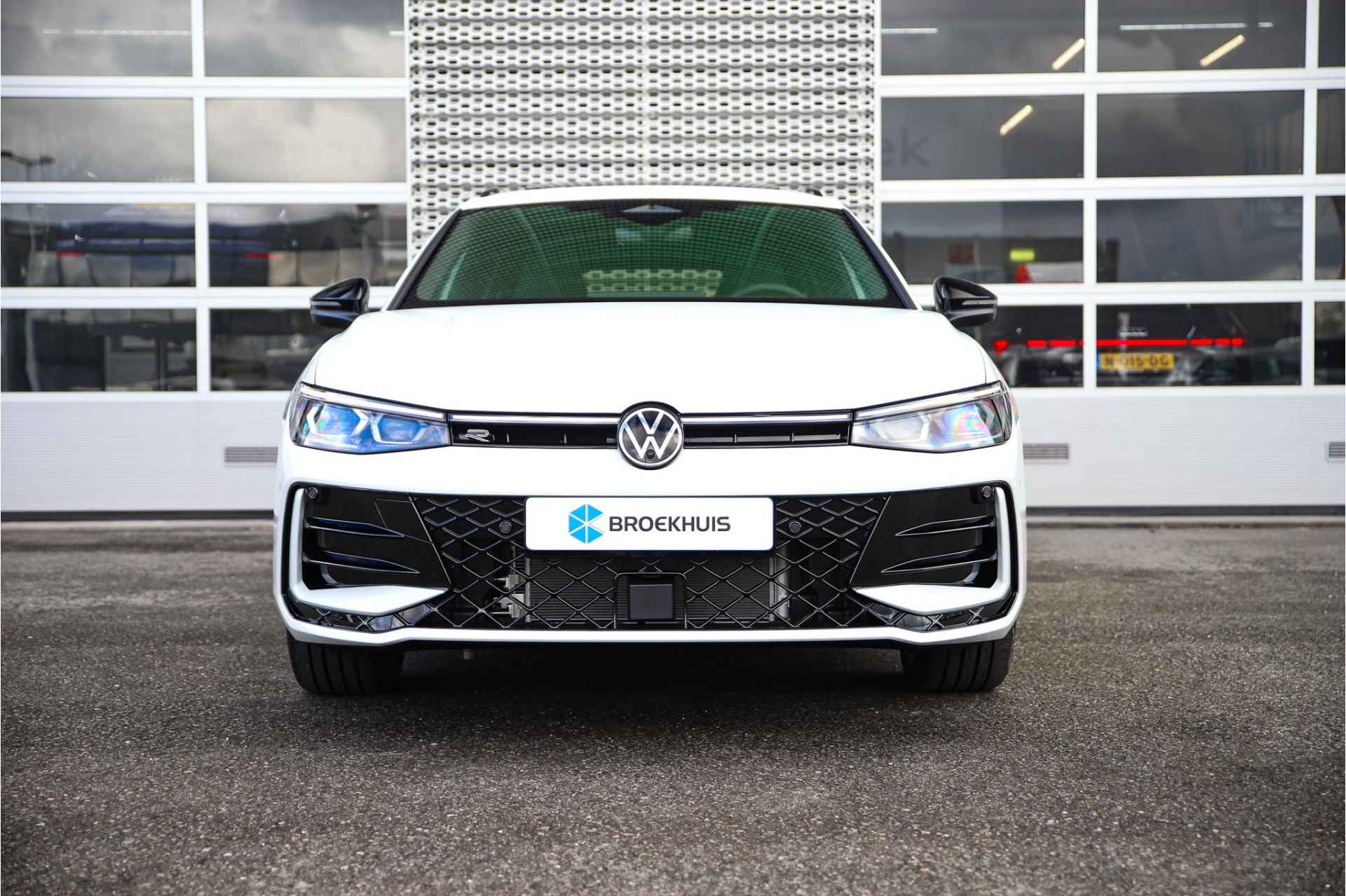 Volkswagen Passat Variant 1.5 eTSI R-Line Business | Schuif/kanteldak | Harman Kardon | Black Style | - 6/36