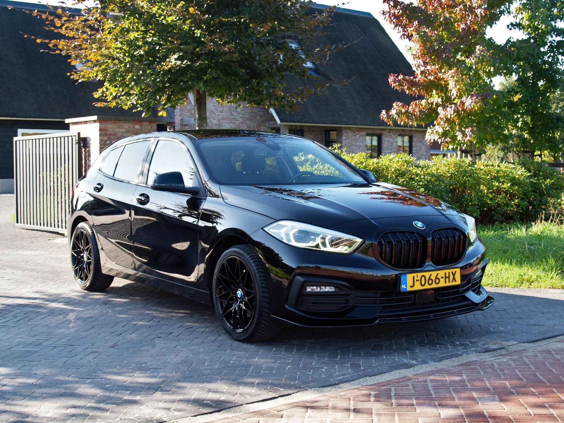 BMW 1-serie 118i Executive Edition | LED Koplampen | 18 Inch | Cruise Control | NL-Auto | - 4/33