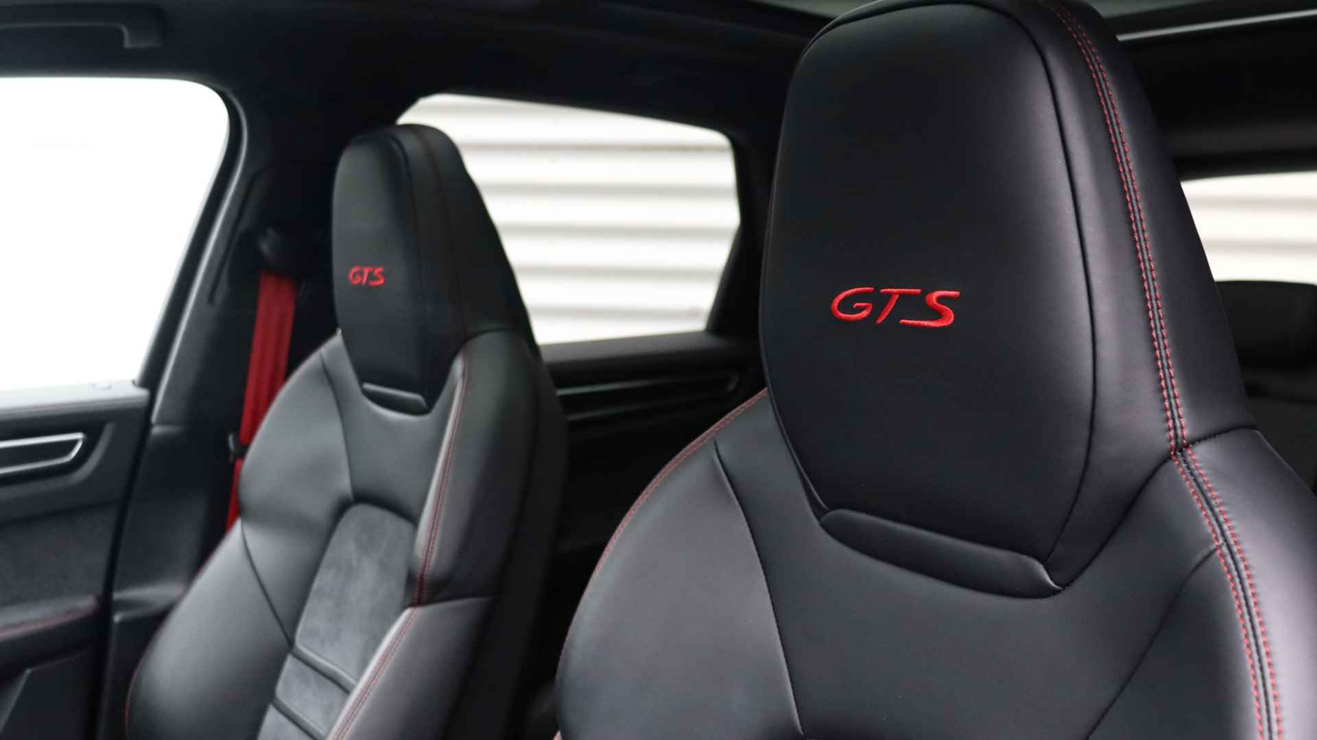 Porsche Cayenne 4.0 GTS | Panoramadak | BOSE Sound | Trekhaak | LED Matrix | Achterasbesturing - 10/37