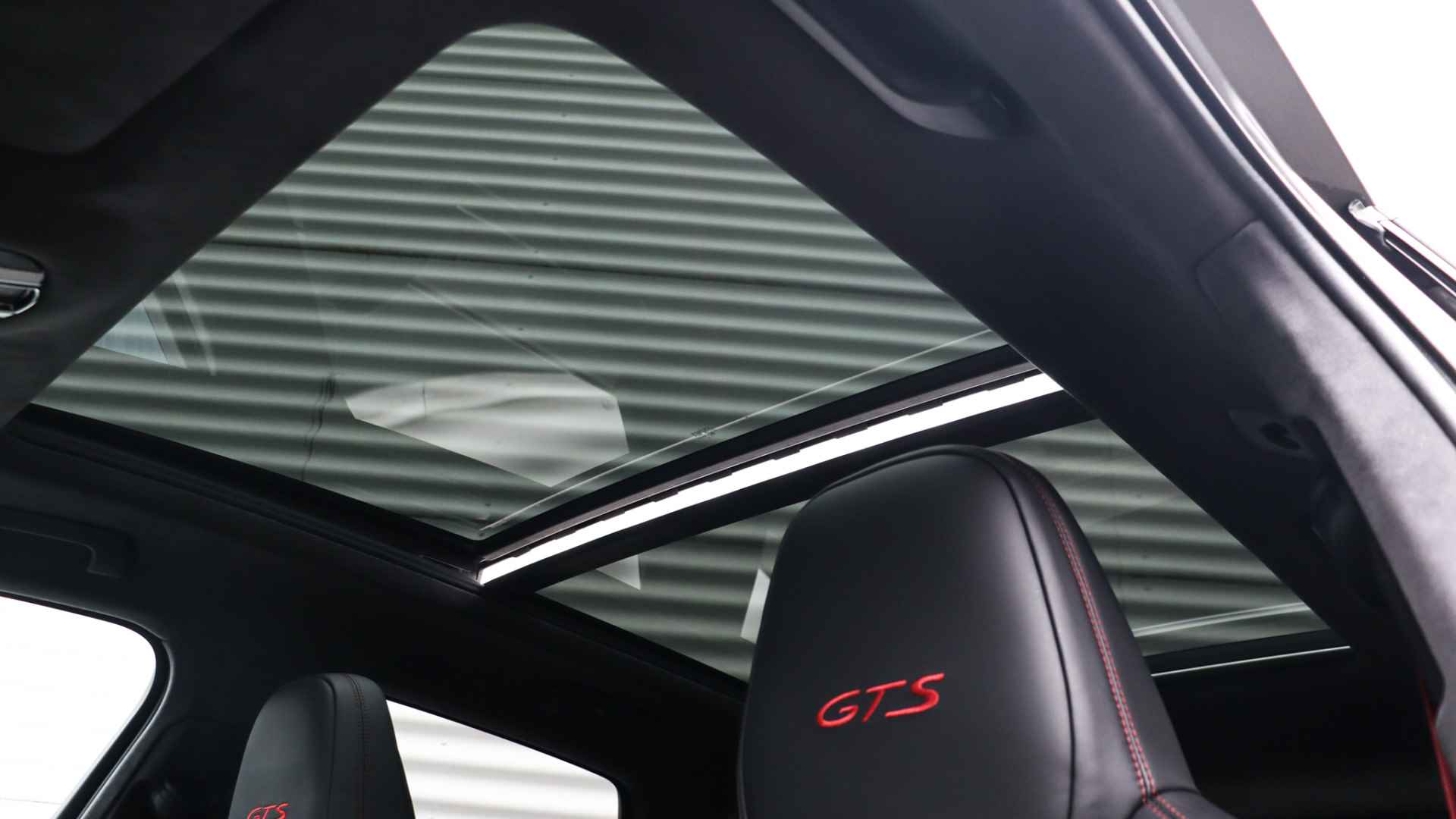 Porsche Cayenne 4.0 GTS | Panoramadak | BOSE Sound | Trekhaak | LED Matrix | Achterasbesturing - 11/37