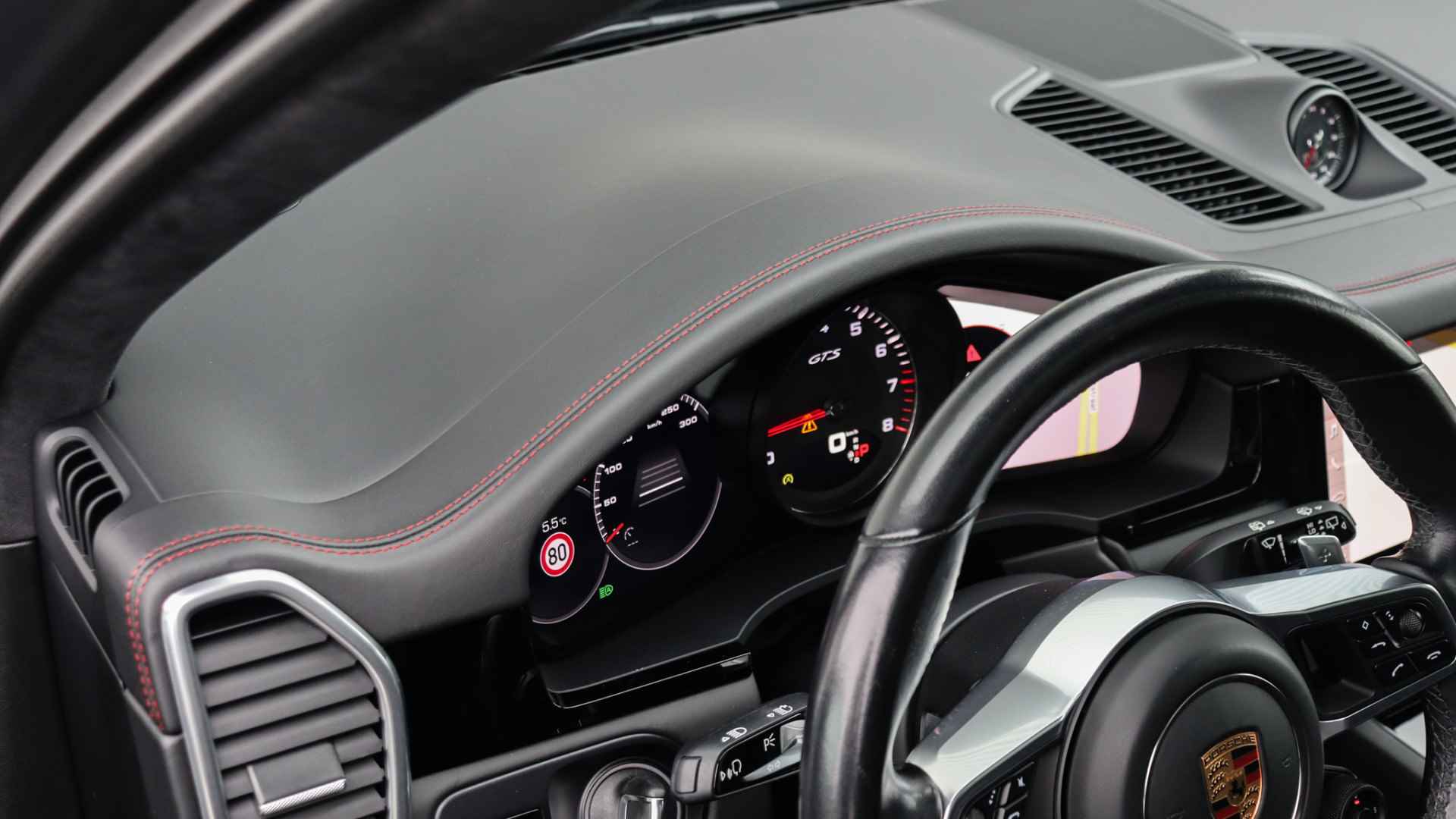 Porsche Cayenne 4.0 GTS | Panoramadak | BOSE Sound | Trekhaak | LED Matrix | Achterasbesturing - 23/37