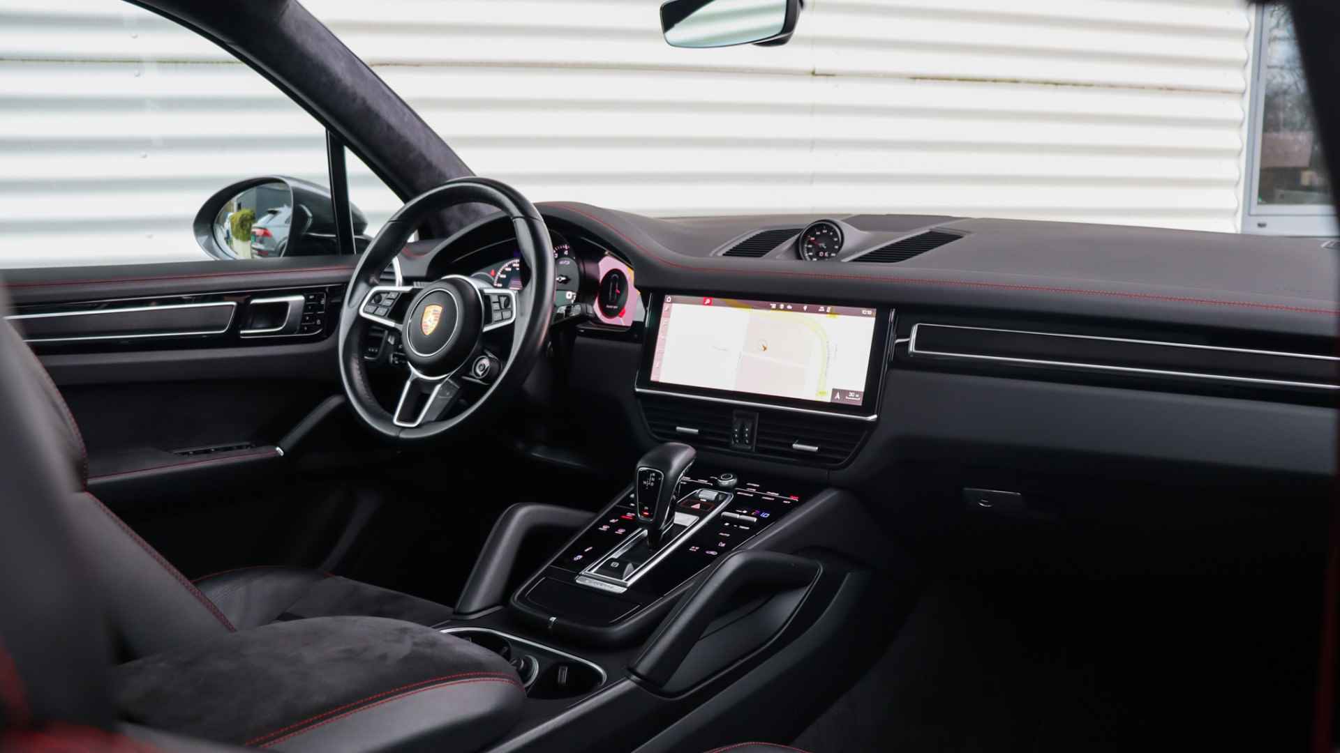 Porsche Cayenne 4.0 GTS | Panoramadak | BOSE Sound | Trekhaak | LED Matrix | Achterasbesturing - 36/37