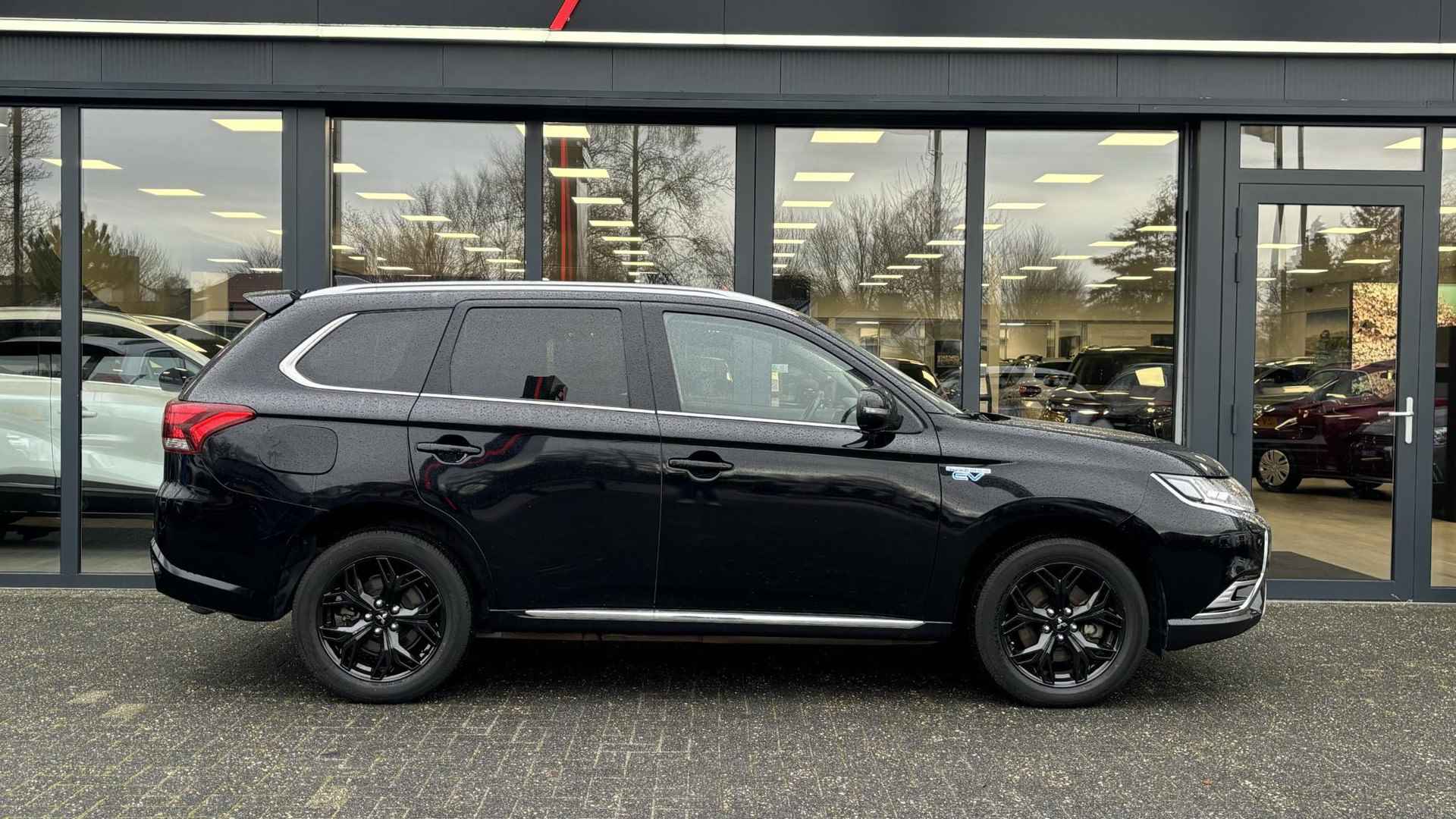 Mitsubishi Outlander 2.4 PHEV Intense+ - 14/22