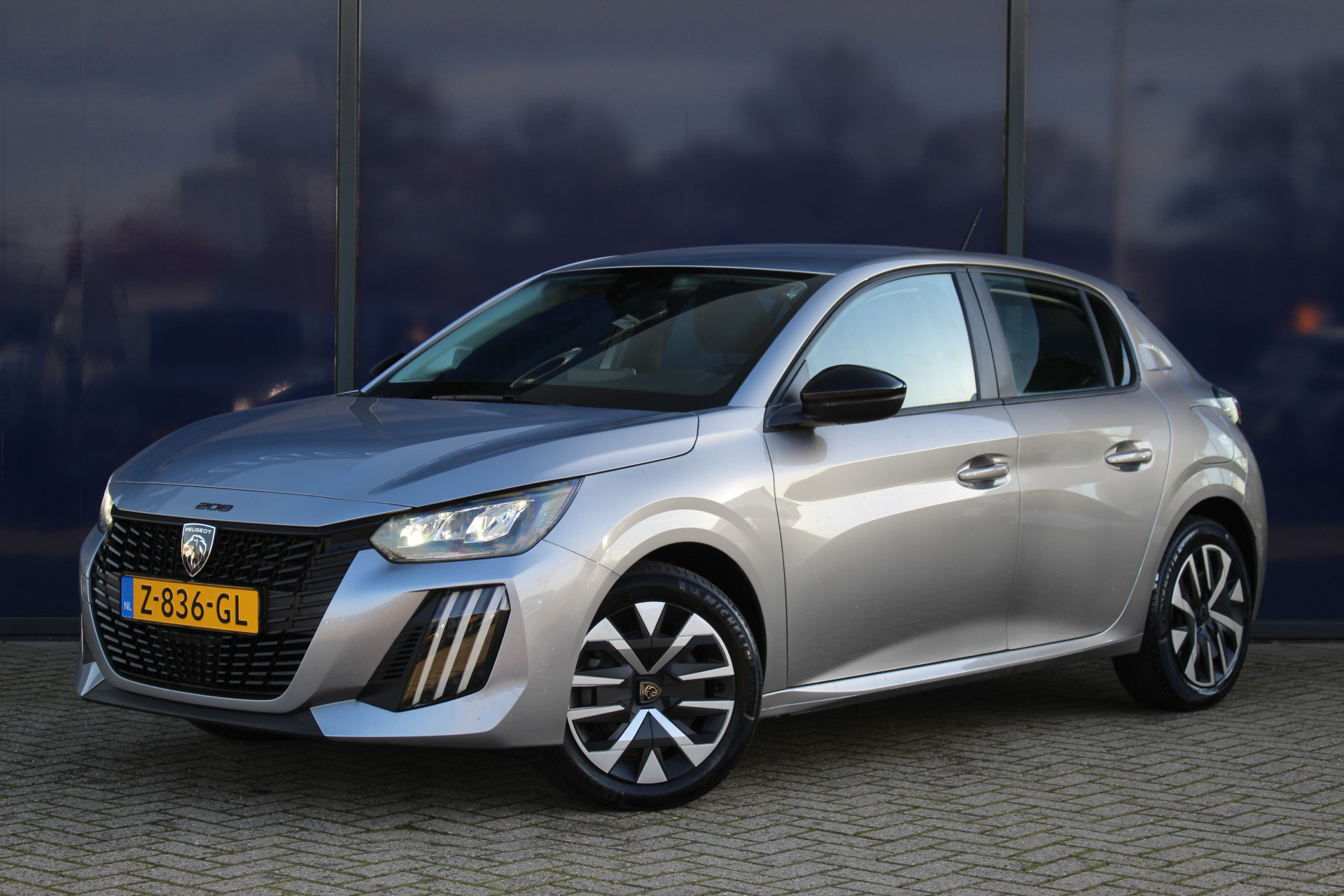 Peugeot 208 1.2 PureTech 100 Active | Carplay | Led | Dab | Cruise | Airco |