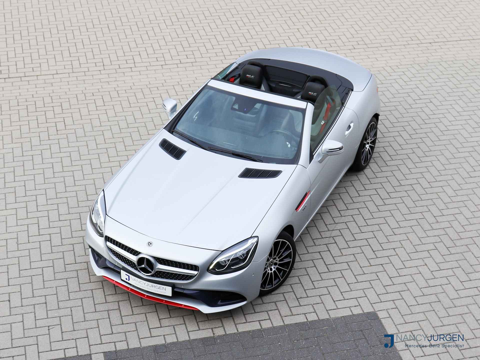 Mercedes-Benz SLC 300 AMG | Red Art Edition | 9-G Automaat | Airscarf | Stoelverwarming | Comand Navi | Pano | Apple Car Play | Modeljaar 2018 | UNIEKE Cabrio !! | Volledig dealeronderhouden!! - 6/48