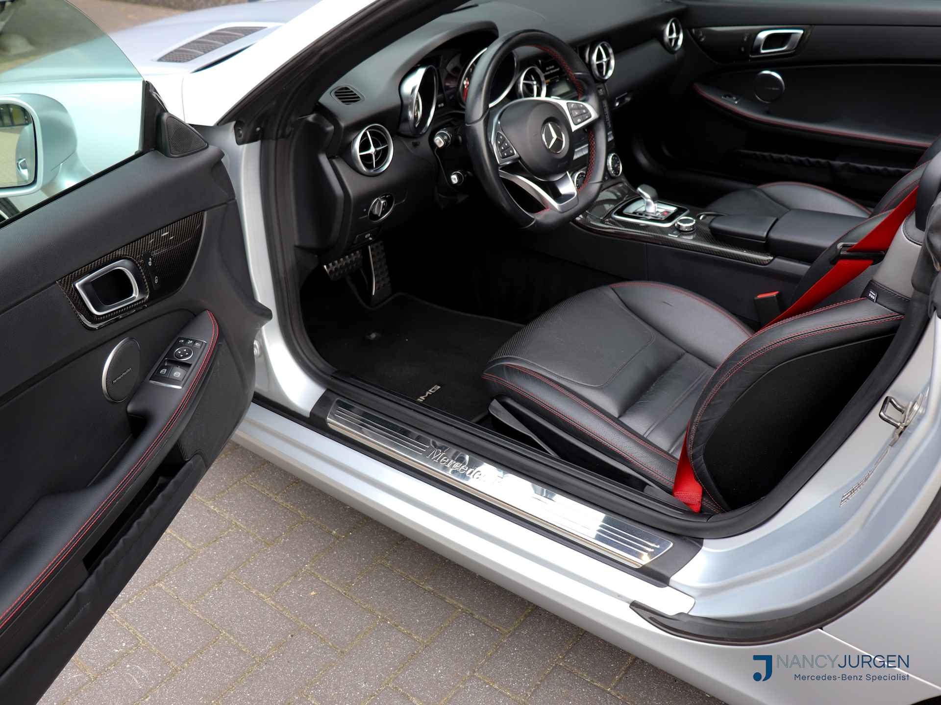 Mercedes-Benz SLC 300 AMG | Red Art Edition | 9-G Automaat | Airscarf | Stoelverwarming | Comand Navi | Pano | Apple Car Play | Modeljaar 2018 | UNIEKE Cabrio !! | Volledig dealeronderhouden!! - 11/48