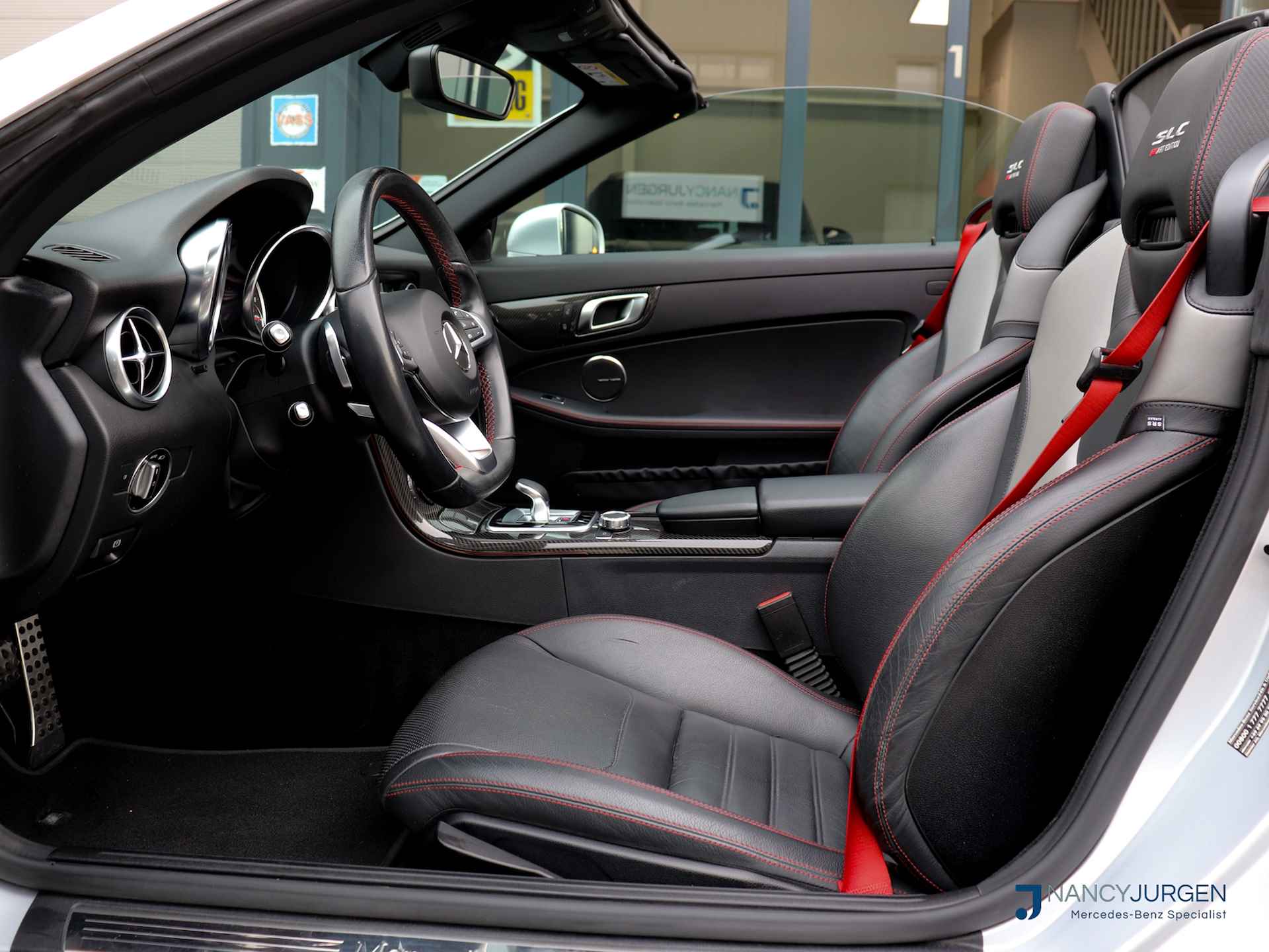 Mercedes-Benz SLC 300 AMG | Red Art Edition | 9-G Automaat | Airscarf | Stoelverwarming | Comand Navi | Pano | Apple Car Play | Modeljaar 2018 | UNIEKE Cabrio !! | Volledig dealeronderhouden!! - 16/48