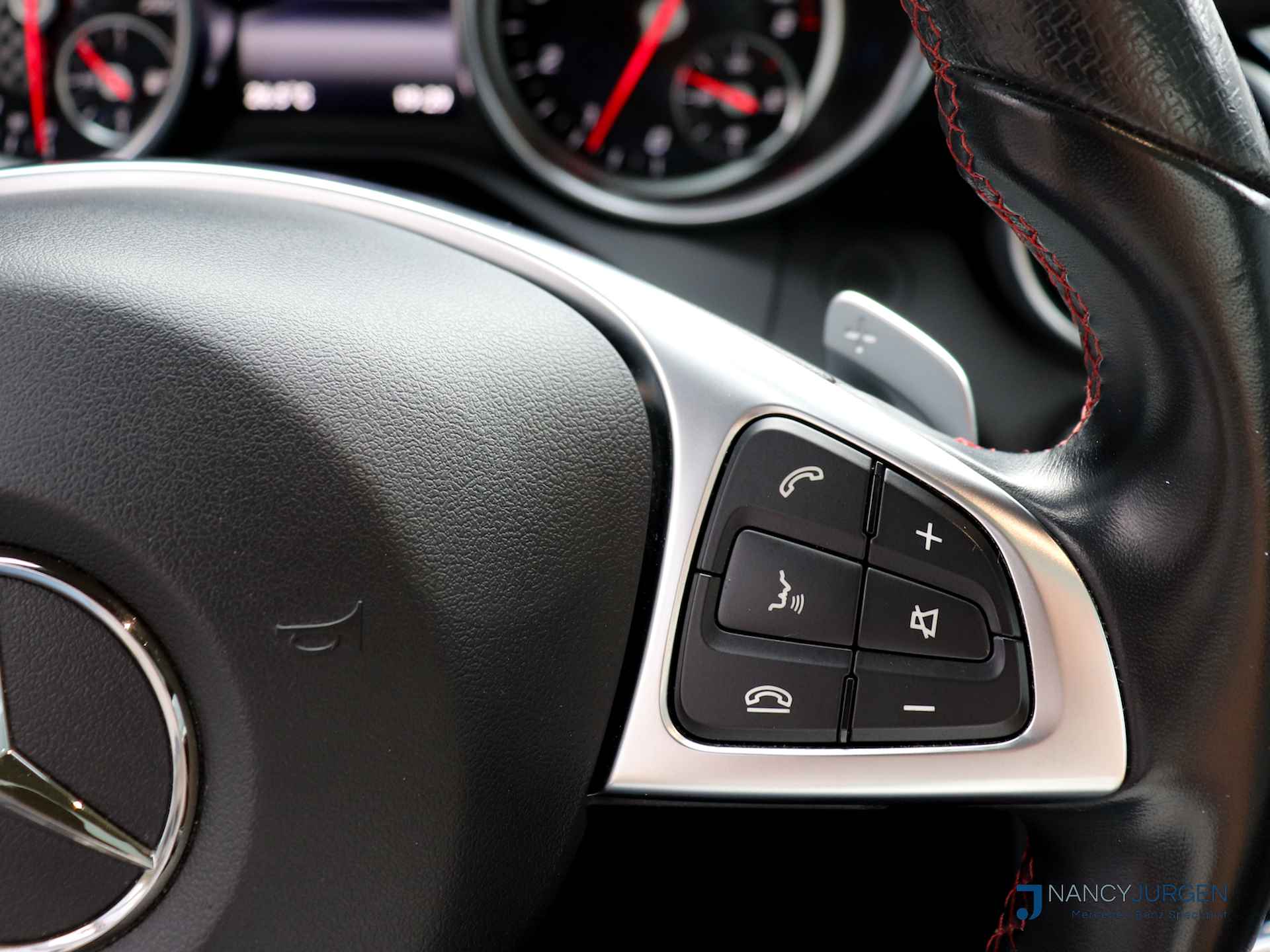 Mercedes-Benz SLC 300 AMG | Red Art Edition | 9-G Automaat | Airscarf | Stoelverwarming | Comand Navi | Pano | Apple Car Play | Modeljaar 2018 | UNIEKE Cabrio !! | Volledig dealeronderhouden!! - 22/48