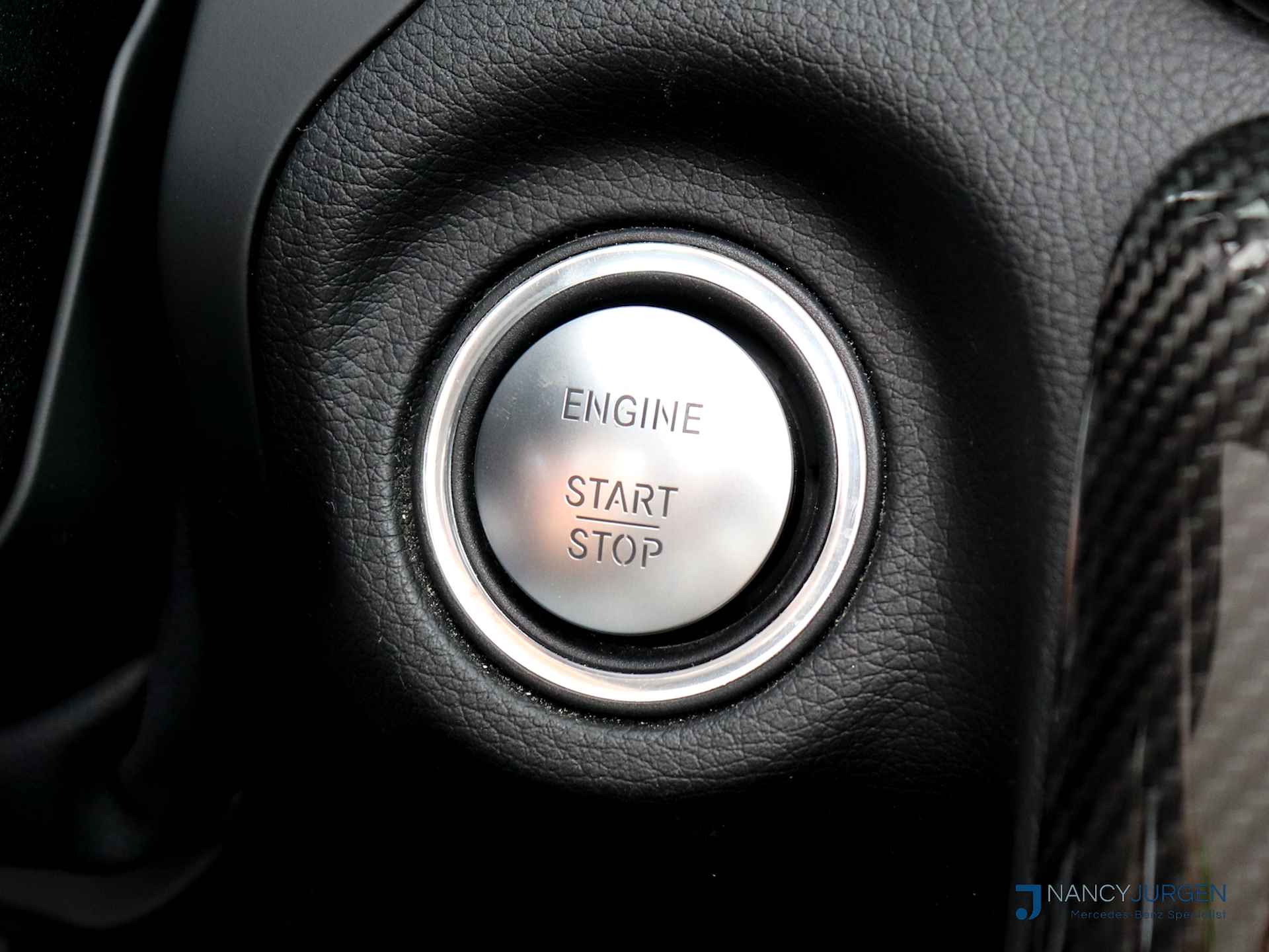Mercedes-Benz SLC 300 AMG | Red Art Edition | 9-G Automaat | Airscarf | Stoelverwarming | Comand Navi | Pano | Apple Car Play | Modeljaar 2018 | UNIEKE Cabrio !! | Volledig dealeronderhouden!! - 23/48