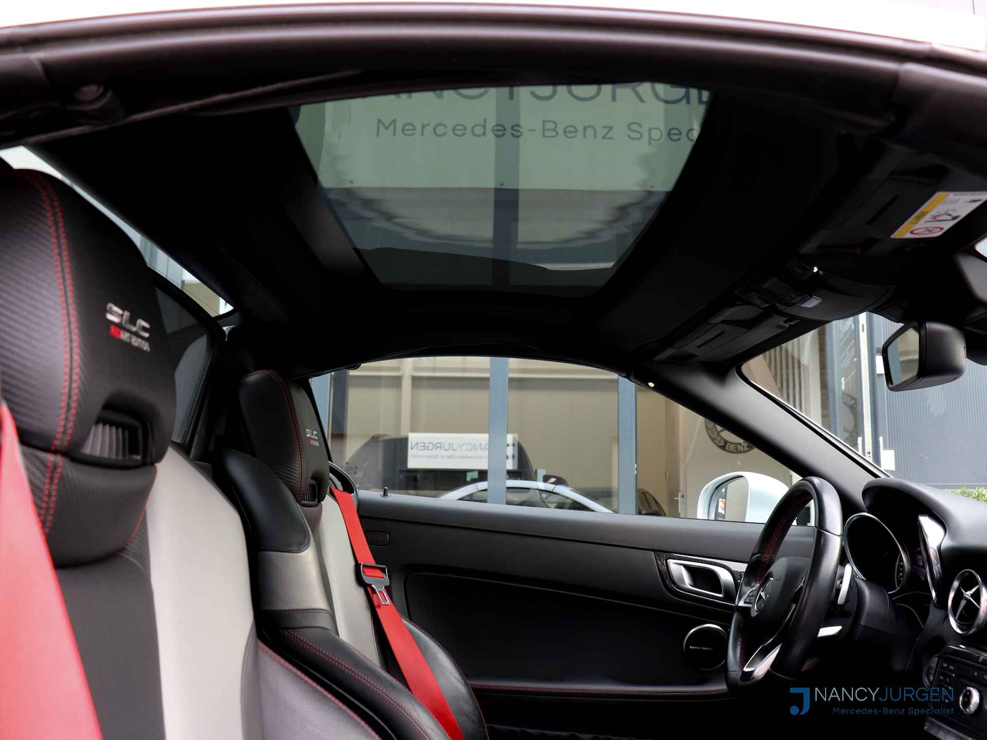 Mercedes-Benz SLC 300 AMG | Red Art Edition | 9-G Automaat | Airscarf | Stoelverwarming | Comand Navi | Pano | Apple Car Play | Modeljaar 2018 | UNIEKE Cabrio !! | Volledig dealeronderhouden!! - 44/48
