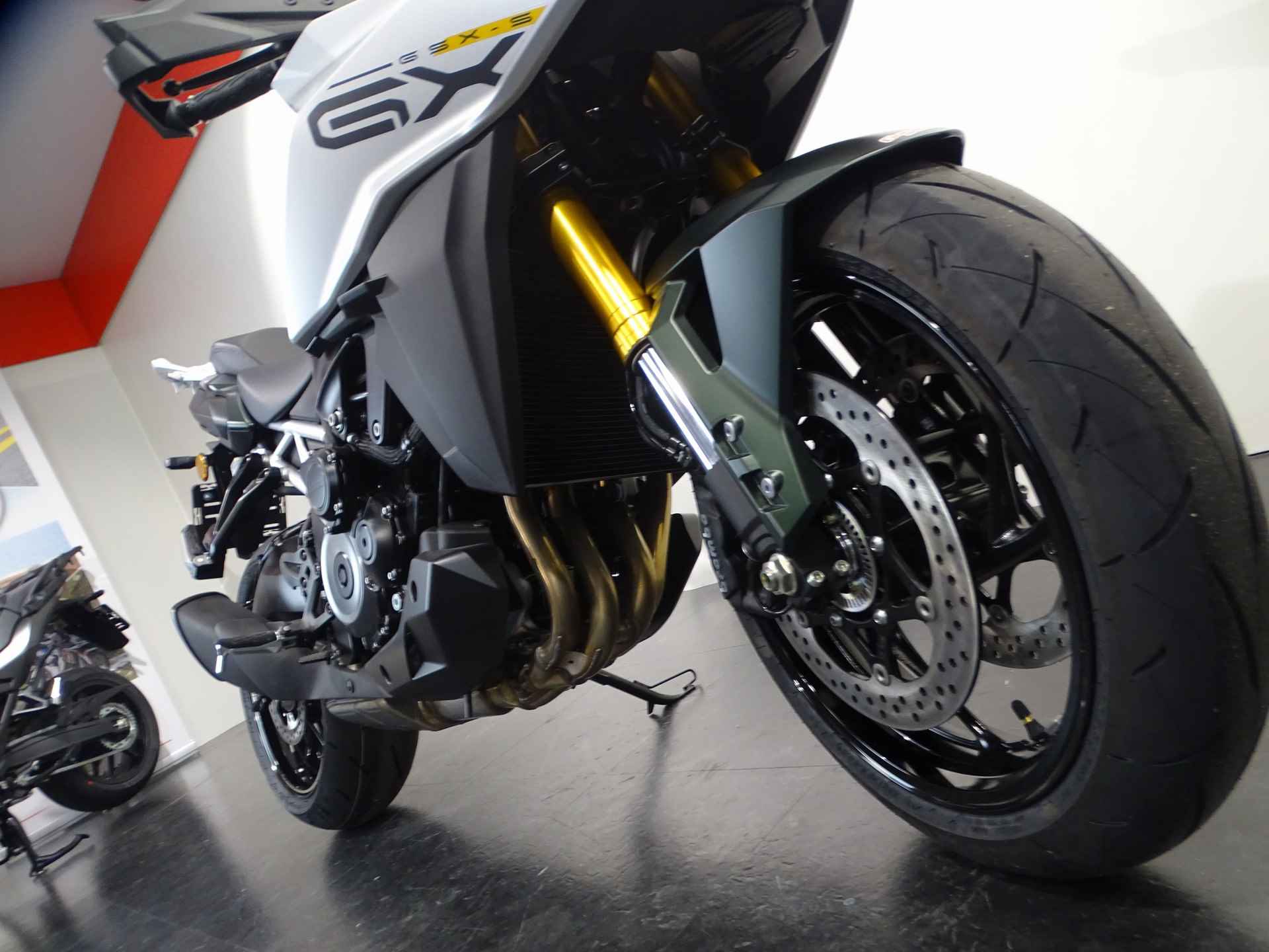 Suzuki GSX-S 1000 GX - 4/6