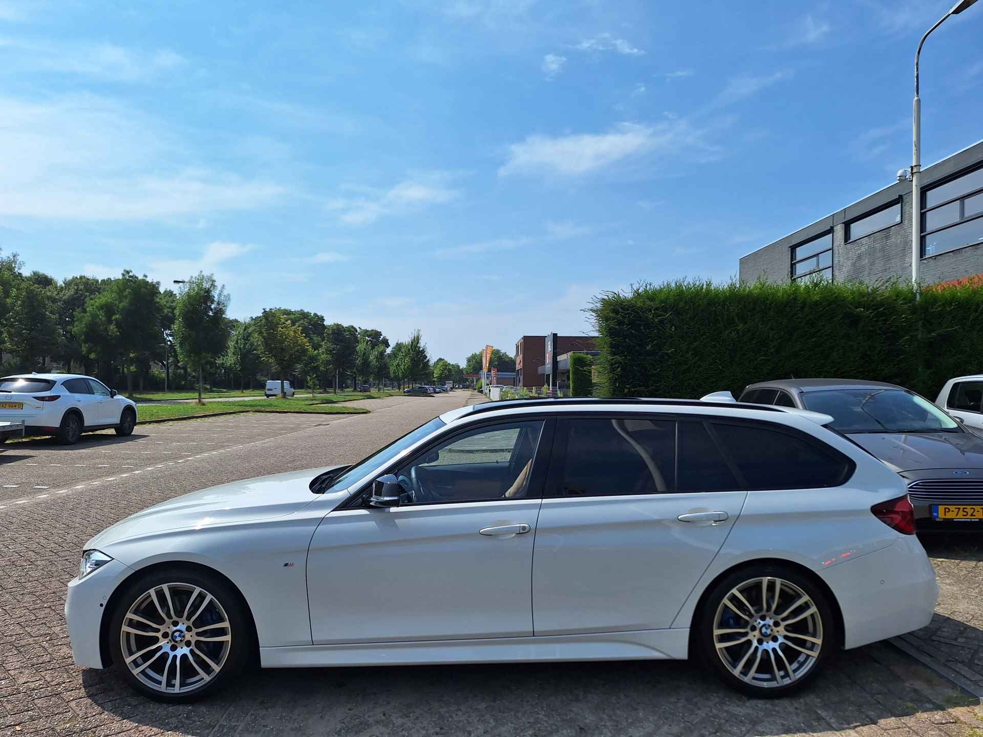 BMW 3 Serie Touring 318i M High Executive /ELEK TREKHAAK/PANORAMA/LEREN STOEL MET GEHEUGEN ,ENZ...... - 8/37