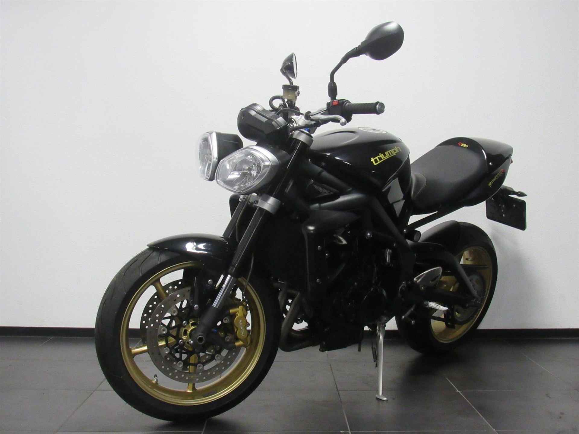 Triumph STREET TRIPLE R - 2012 - 3/13