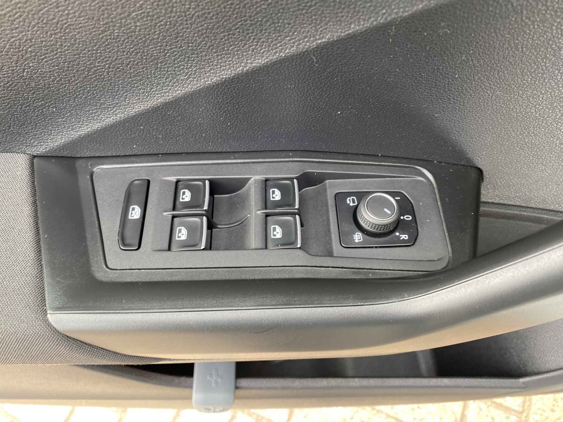 Volkswagen T-Roc 1.5 TSI Sport / DIGITAAL DASHBOARD / BEATS AUDIO / NAVIGATIE / ADAPTIEVE CRUISE CONTROL / APP-CONNECT / - 11/43