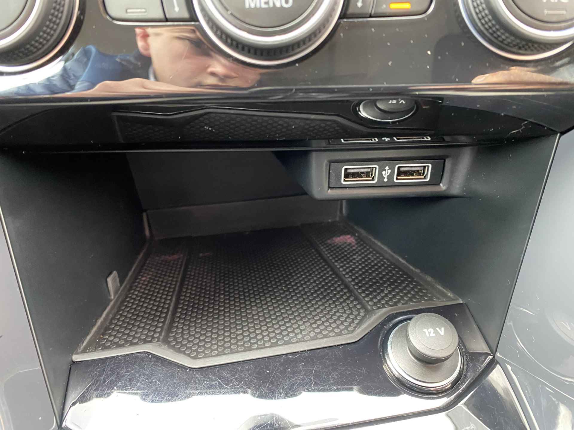 Volkswagen T-Roc 1.5 TSI Sport / DIGITAAL DASHBOARD / BEATS AUDIO / NAVIGATIE / ADAPTIEVE CRUISE CONTROL / APP-CONNECT / - 28/43