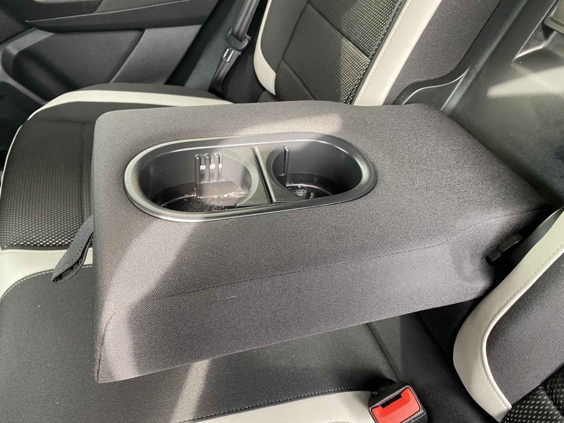 Volkswagen T-Roc 1.5 TSI Sport / DIGITAAL DASHBOARD / BEATS AUDIO / NAVIGATIE / ADAPTIEVE CRUISE CONTROL / APP-CONNECT / - 32/43