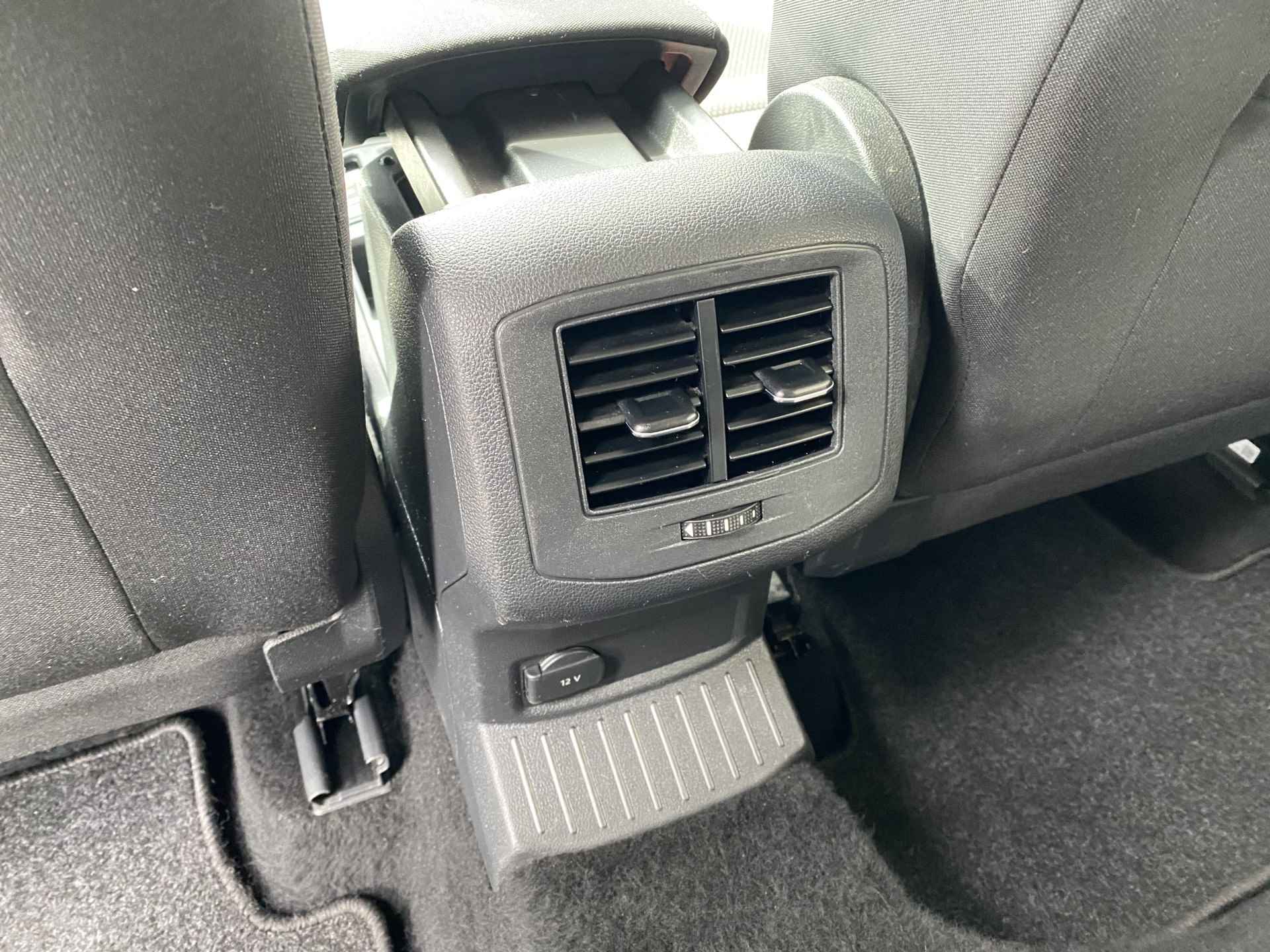 Volkswagen T-Roc 1.5 TSI Sport / DIGITAAL DASHBOARD / BEATS AUDIO / NAVIGATIE / ADAPTIEVE CRUISE CONTROL / APP-CONNECT / - 33/43