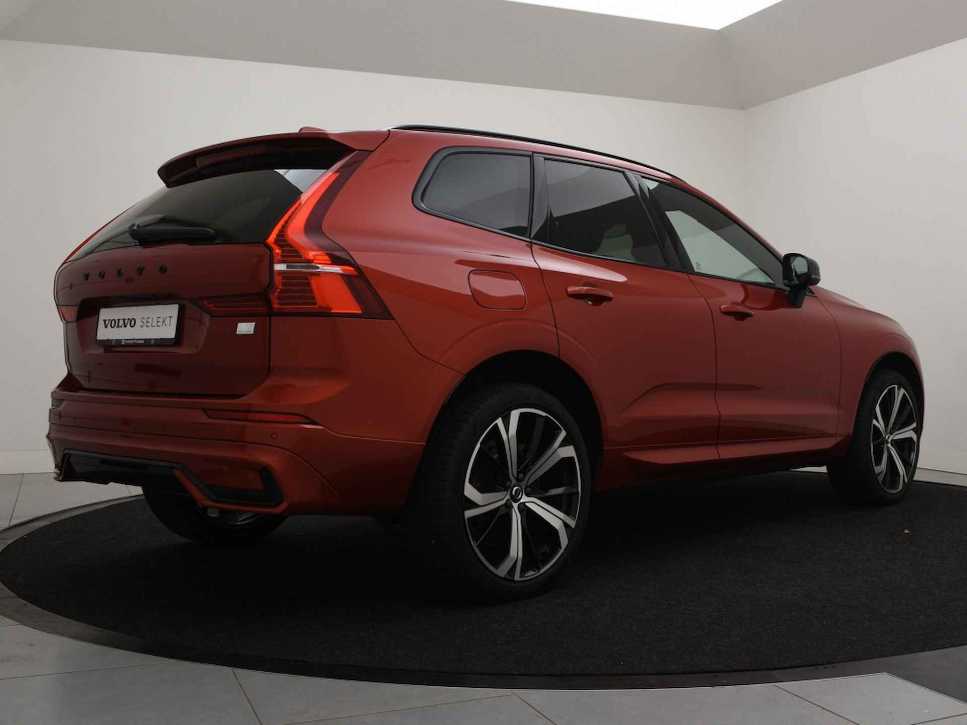 Volvo XC60 T8 PLUG-IN HYBRID R-DESIGN LUCHTVERING SCHUIFDAK BOWERS&WILKINS - 3/45