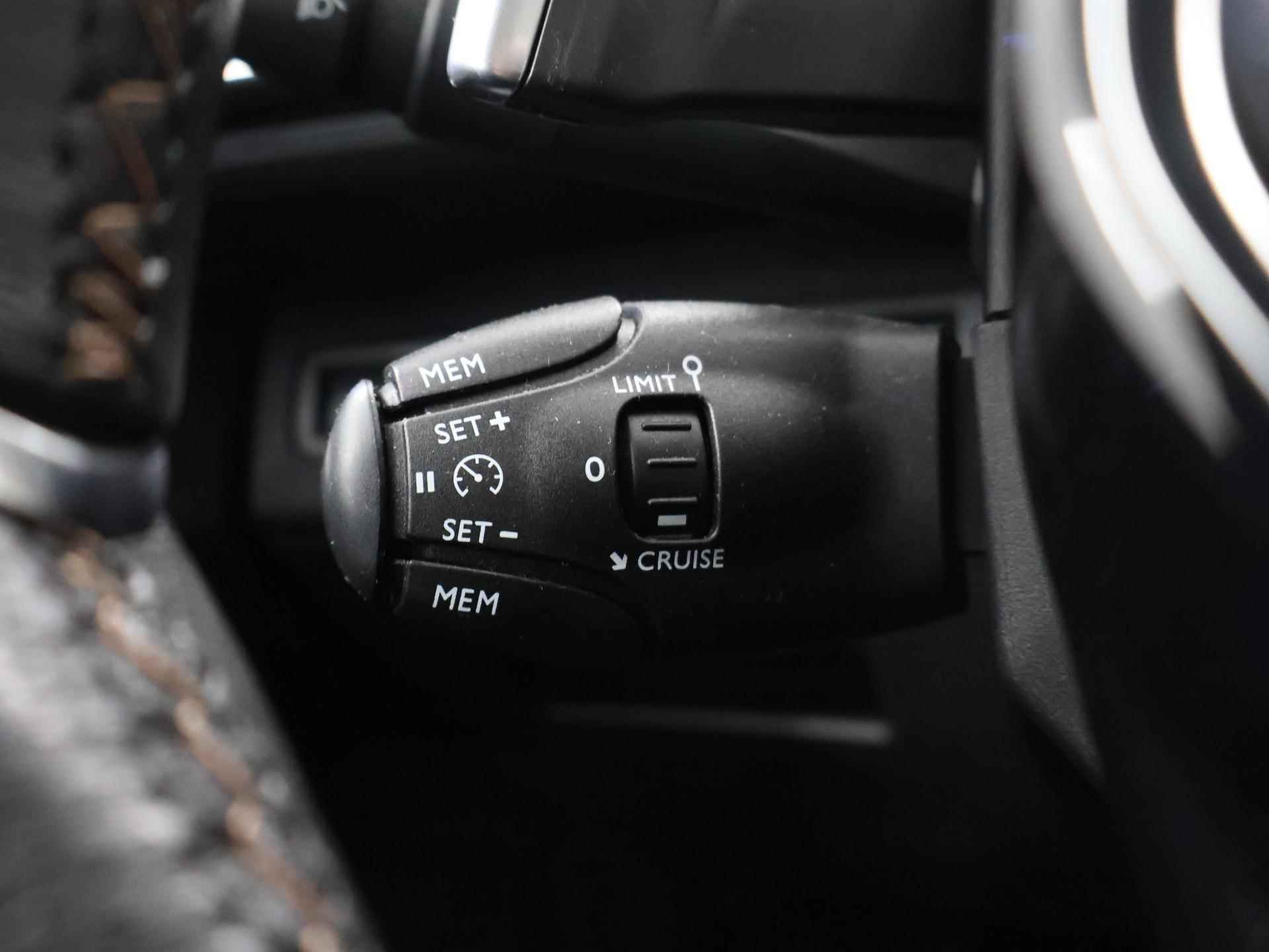 Peugeot 3008 1.6 e-THP GT Line | Camera | Panoramadak | Lederen Interieur | Apple CarPlay/Android Auto | Navigatie | Cruise Control | Climate Control | Stoelverwarming | - 32/41