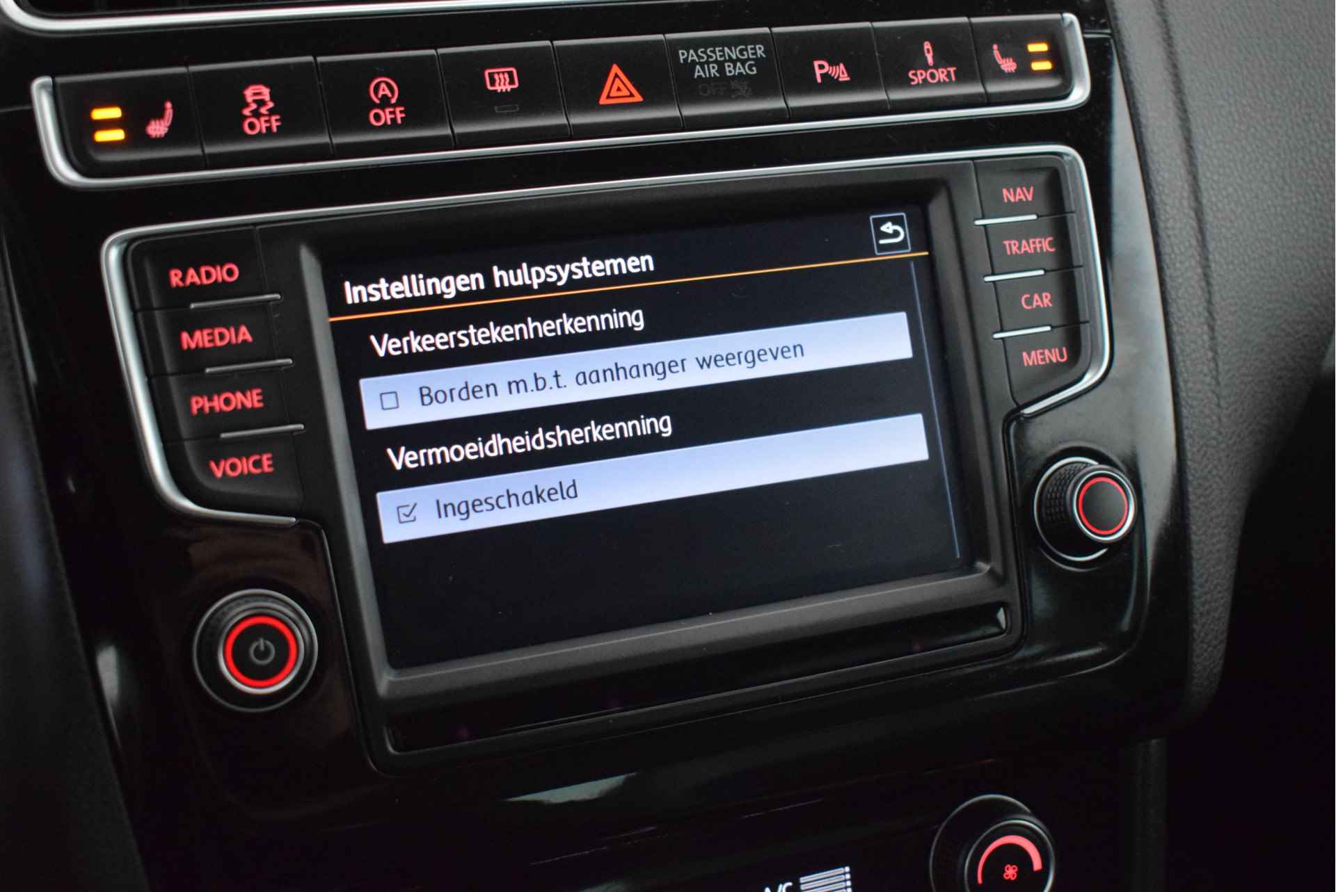 Volkswagen Polo 1.4 TSI 150pk DSG BlueGT Xenon Stoelverwarming Navigatie - 22/39