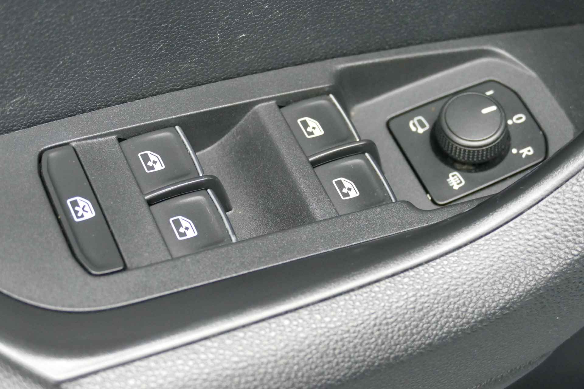 Škoda Karoq 1.5 150pk TSI ACT Style Business. Carplay/Android, Adaptief Cruise, Led Koplampen, 18"LMV, Stoelverw - 28/40
