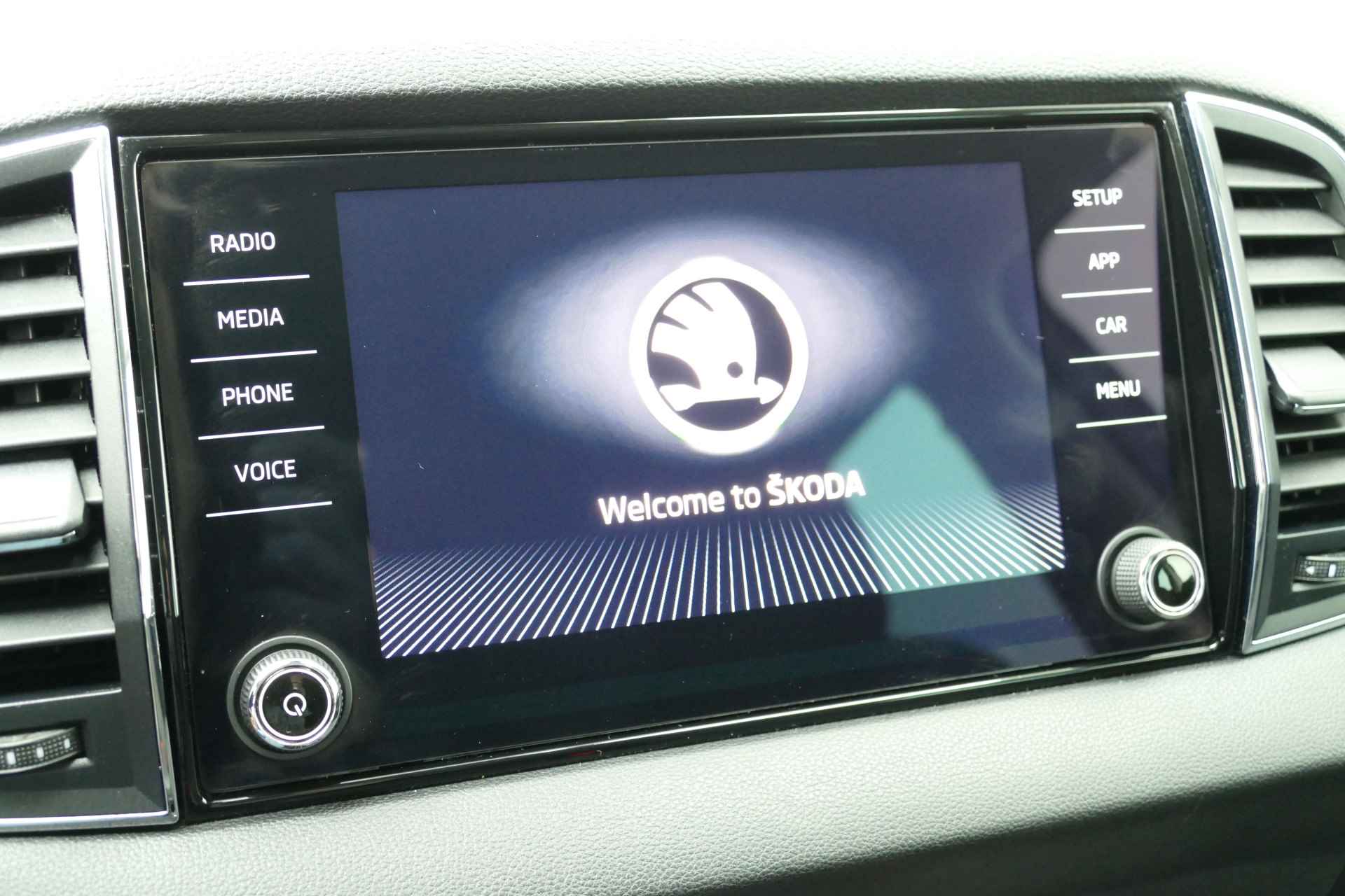 Škoda Karoq 1.5 150pk TSI ACT Style Business. Carplay/Android, Adaptief Cruise, Led Koplampen, 18"LMV, Stoelverw - 35/40