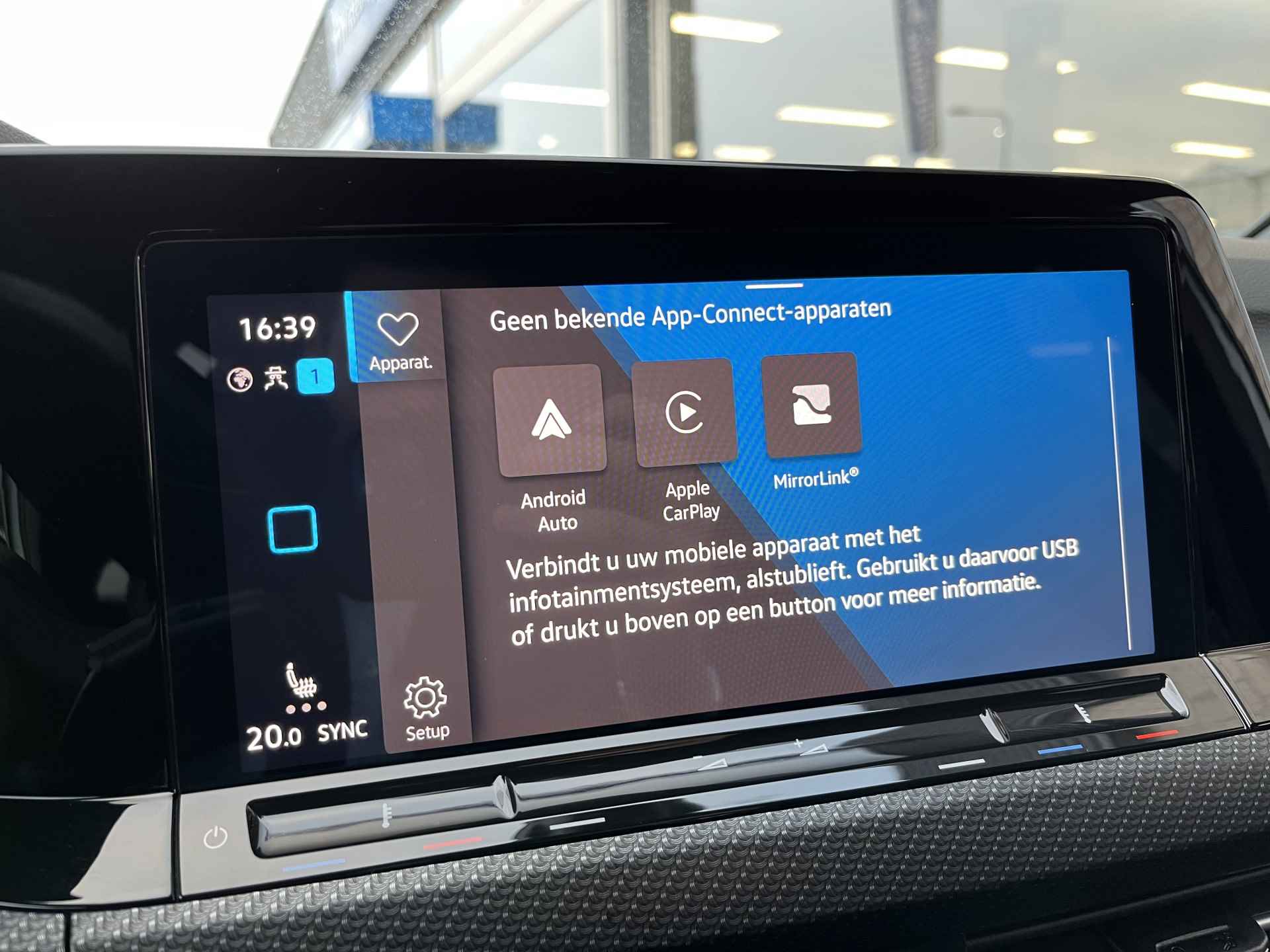 Volkswagen GOLF Variant 1.5 eTSI 2x R-Line / AUTOMAAT/ PANO/ CAMERA/ PARK. SENSOREN/ LED/ STOEL EN STUUR VERWARM./ ADAPT. CRUISE/ APP CONNECT/ NAVI/ CLIMA/ DAB/ 17" LMV/ - 19/49