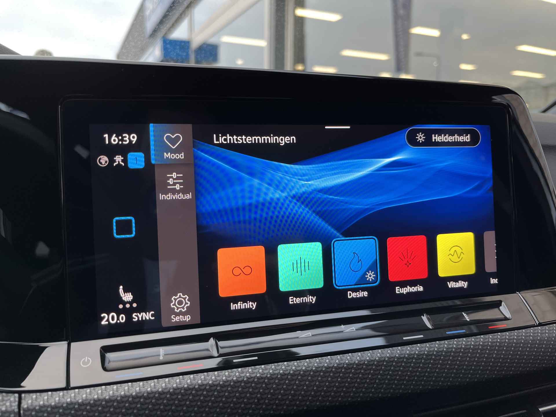 Volkswagen GOLF Variant 1.5 eTSI 2x R-Line / AUTOMAAT/ PANO/ CAMERA/ PARK. SENSOREN/ LED/ STOEL EN STUUR VERWARM./ ADAPT. CRUISE/ APP CONNECT/ NAVI/ CLIMA/ DAB/ 17" LMV/ - 20/49