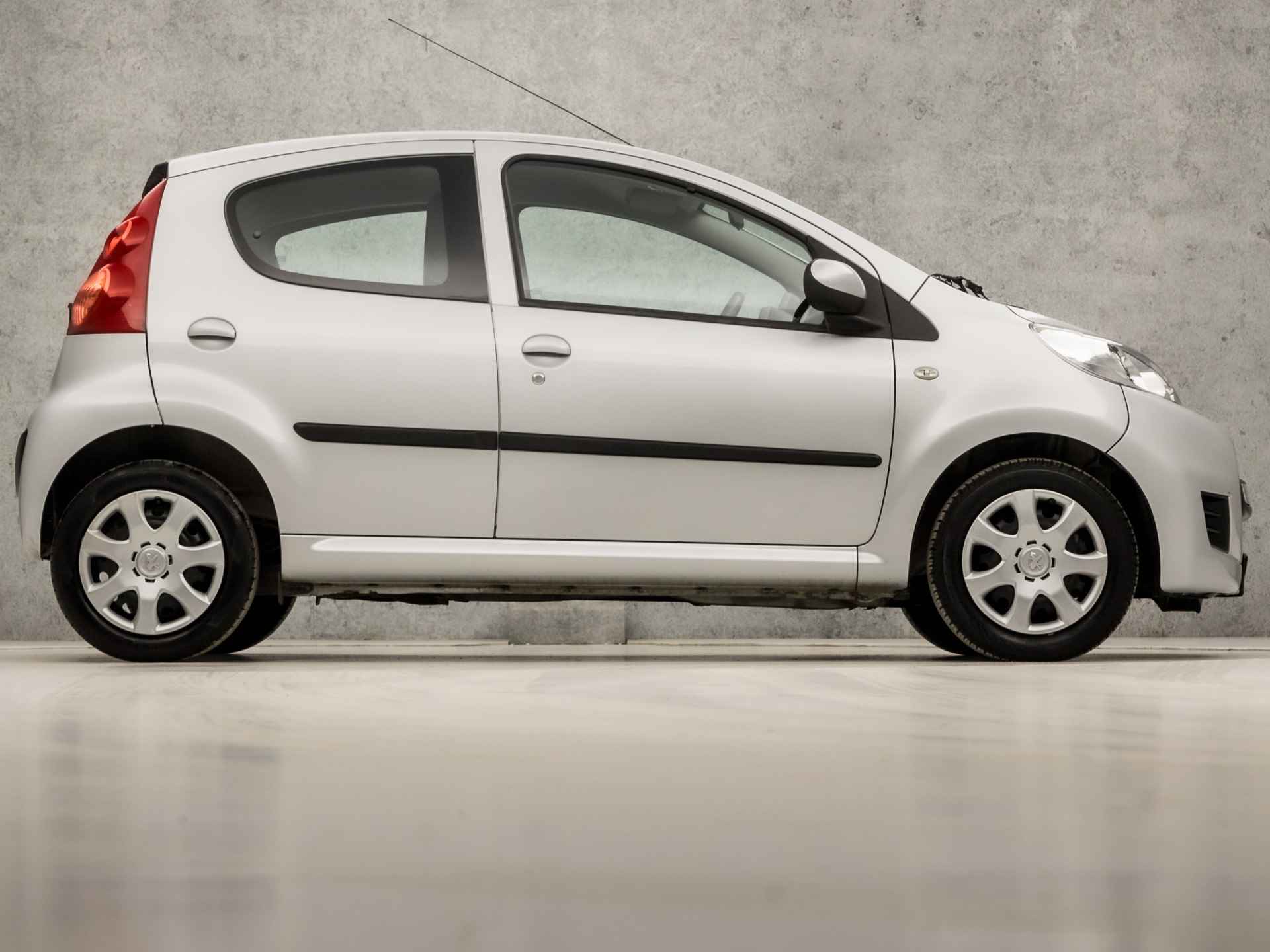 Peugeot 107 1.0-12V Sport (5 DEURS, NAP, RADIO, TOERENTELLER, AIRCO, SPORTSTOELEN, ELEK PAKKET, NIEUWE APK, NIEUWSTAAT) - 4/28