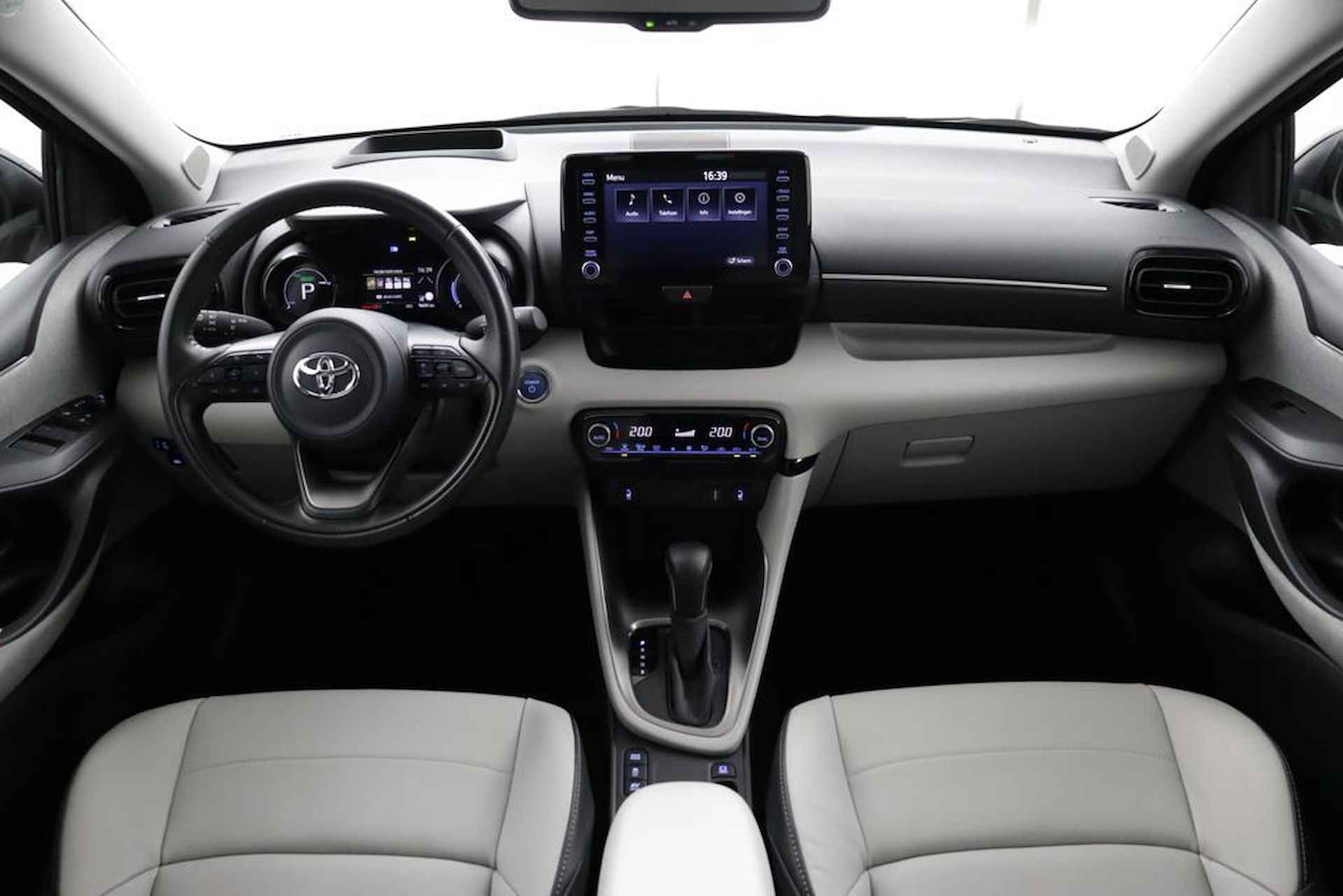 Toyota Yaris 1.5 Hybrid Executive Limited | Lederen bekleding | Climate-Control | Apple Carplay/Android Auto | Stoelverwarming | Parkeersensoren | - 4/49