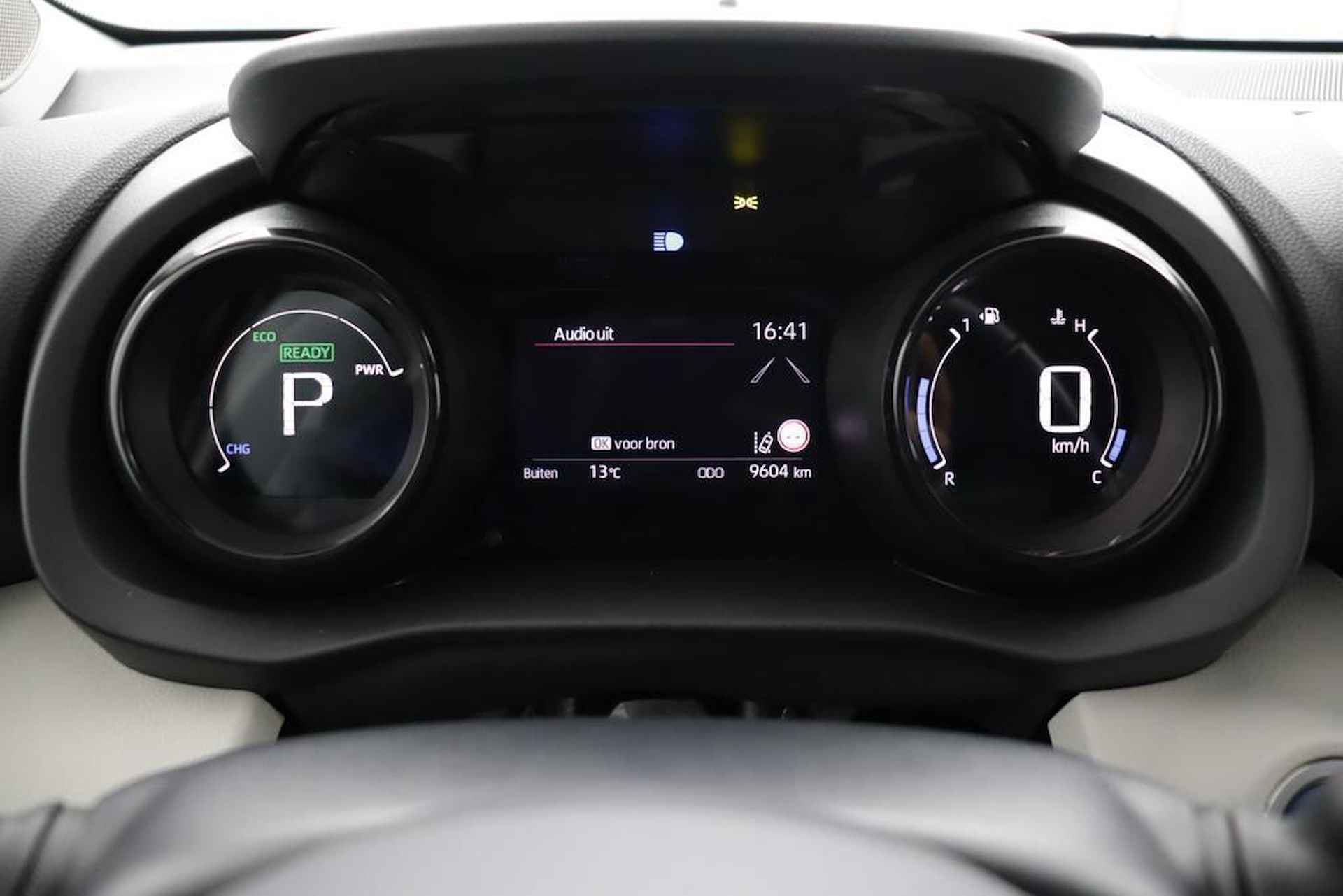 Toyota Yaris 1.5 Hybrid Executive Limited | Lederen bekleding | Climate-Control | Apple Carplay/Android Auto | Stoelverwarming | Parkeersensoren | - 6/49