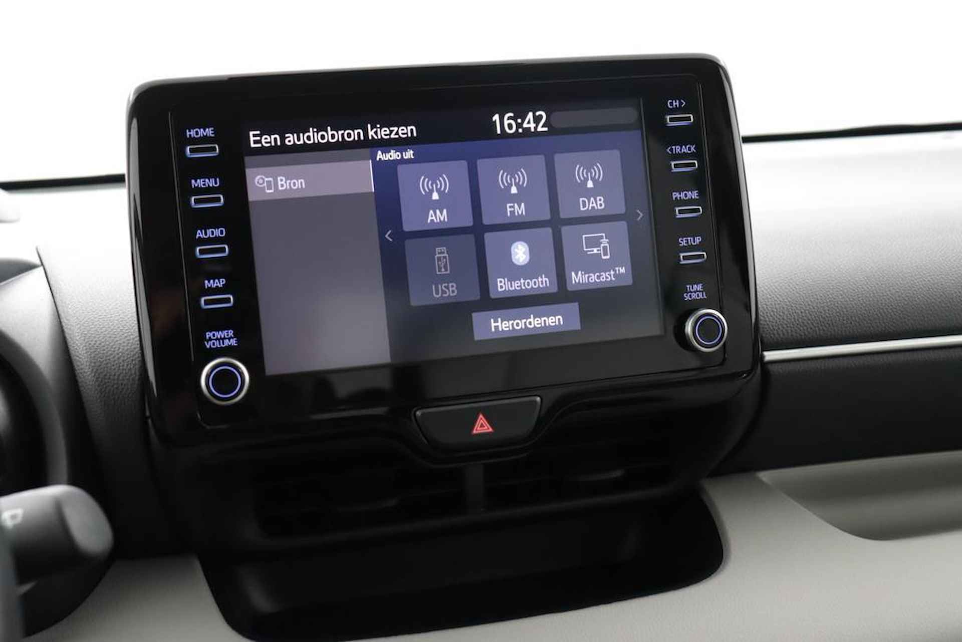 Toyota Yaris 1.5 Hybrid Executive Limited | Lederen bekleding | Climate-Control | Apple Carplay/Android Auto | Stoelverwarming | Parkeersensoren | - 9/49