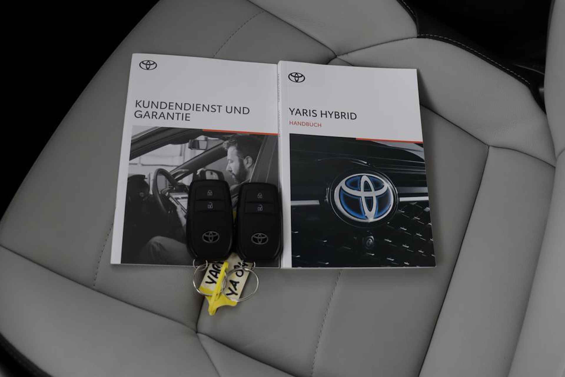 Toyota Yaris 1.5 Hybrid Executive Limited | Lederen bekleding | Climate-Control | Apple Carplay/Android Auto | Stoelverwarming | Parkeersensoren | - 11/49