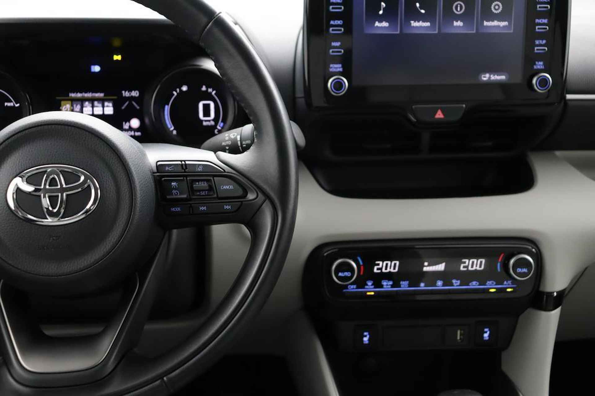 Toyota Yaris 1.5 Hybrid Executive Limited | Lederen bekleding | Climate-Control | Apple Carplay/Android Auto | Stoelverwarming | Parkeersensoren | - 21/49