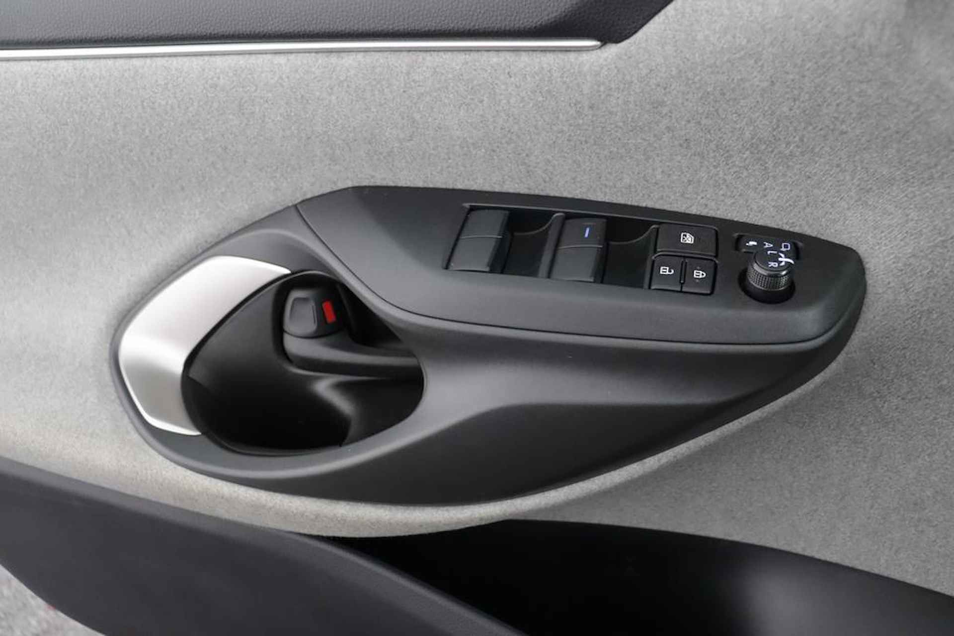 Toyota Yaris 1.5 Hybrid Executive Limited | Lederen bekleding | Climate-Control | Apple Carplay/Android Auto | Stoelverwarming | Parkeersensoren | - 27/49