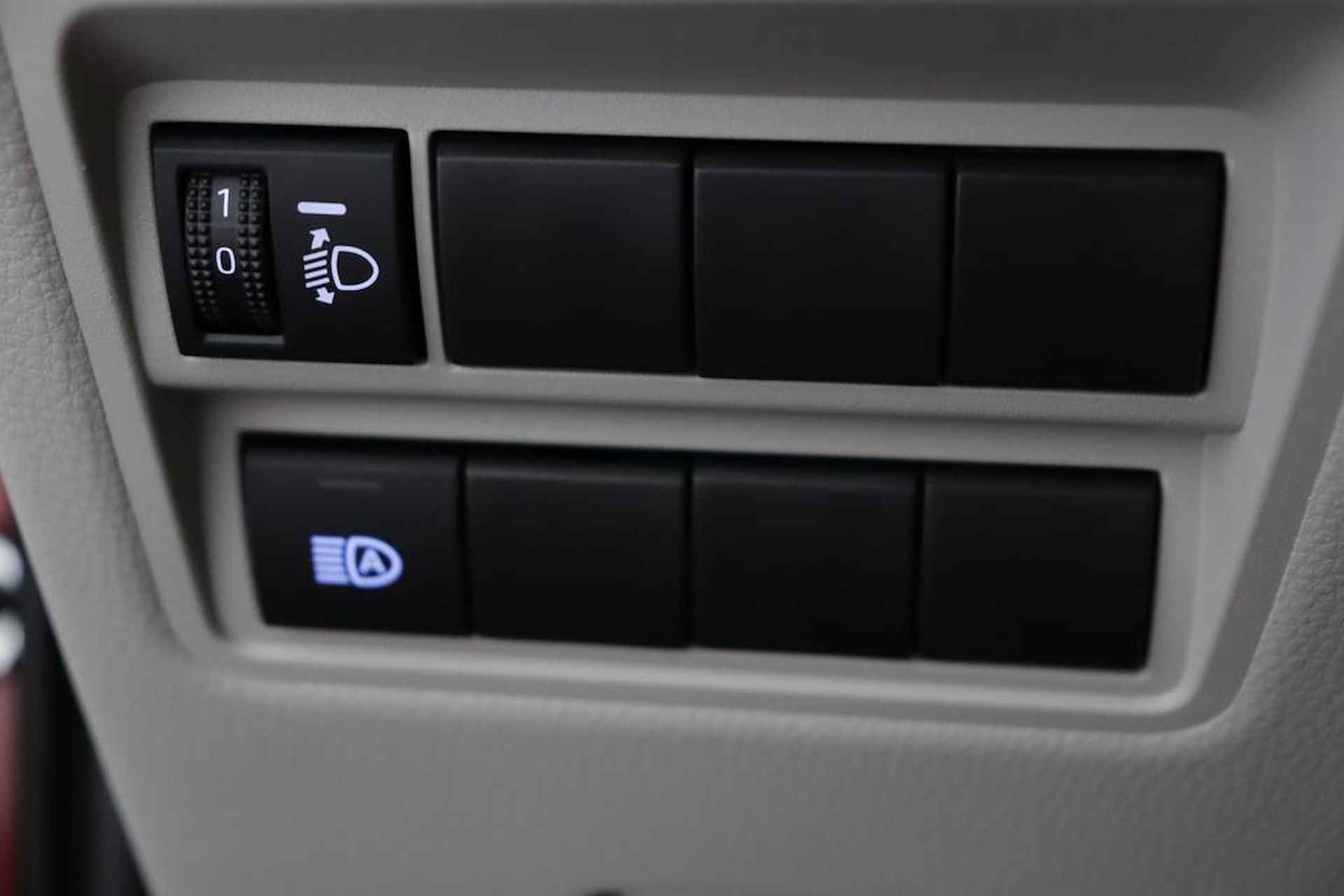 Toyota Yaris 1.5 Hybrid Executive Limited | Lederen bekleding | Climate-Control | Apple Carplay/Android Auto | Stoelverwarming | Parkeersensoren | - 28/49