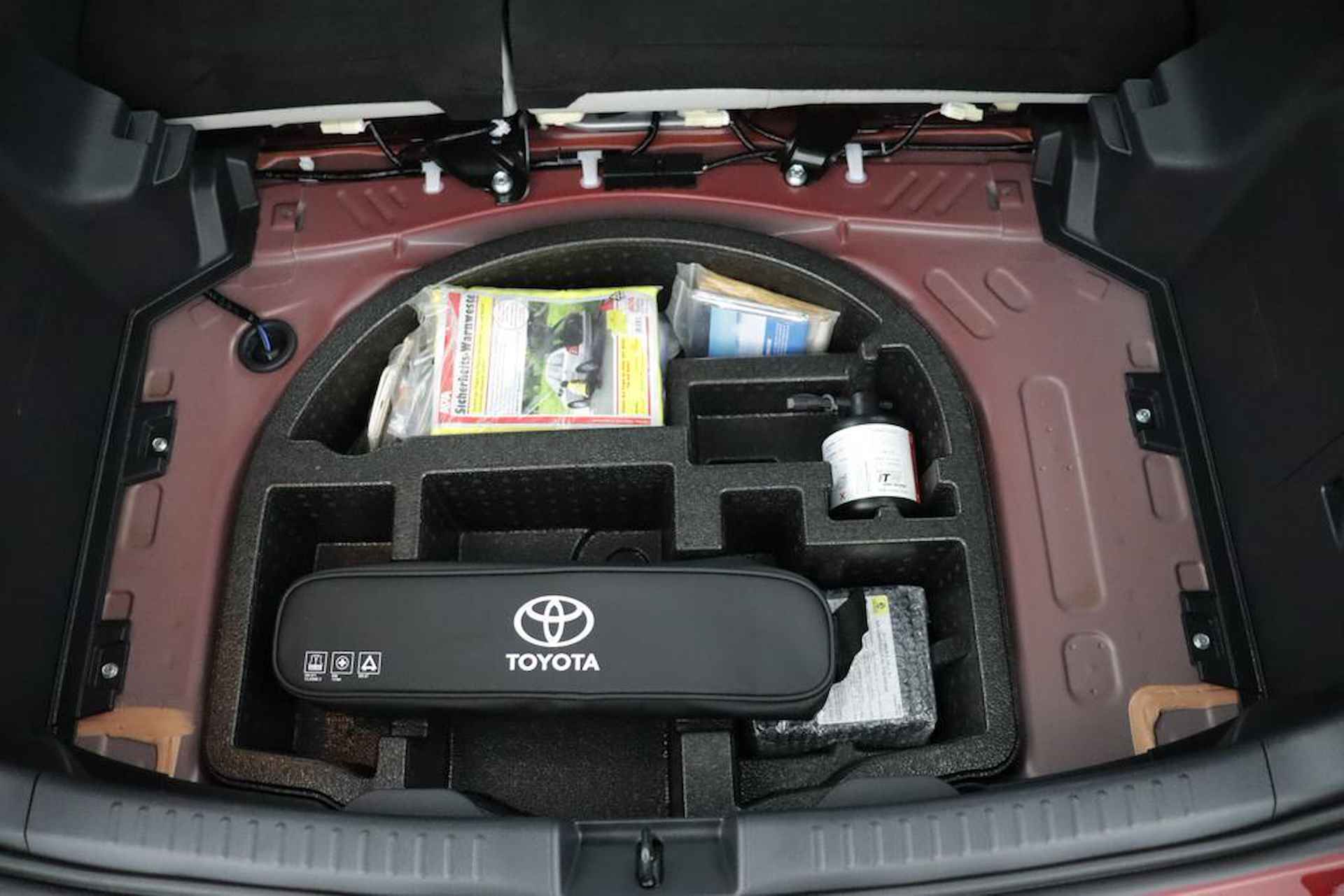 Toyota Yaris 1.5 Hybrid Executive Limited | Lederen bekleding | Climate-Control | Apple Carplay/Android Auto | Stoelverwarming | Parkeersensoren | - 32/49