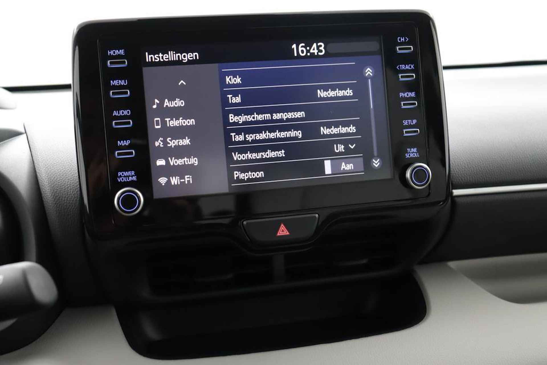 Toyota Yaris 1.5 Hybrid Executive Limited | Lederen bekleding | Climate-Control | Apple Carplay/Android Auto | Stoelverwarming | Parkeersensoren | - 42/49