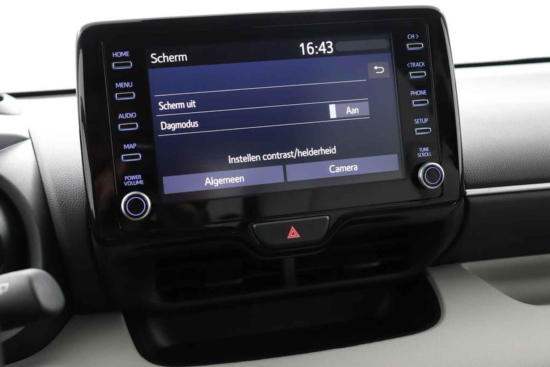 Toyota Yaris 1.5 Hybrid Executive Limited | Lederen bekleding | Climate-Control | Apple Carplay/Android Auto | Stoelverwarming | Parkeersensoren | - 43/49