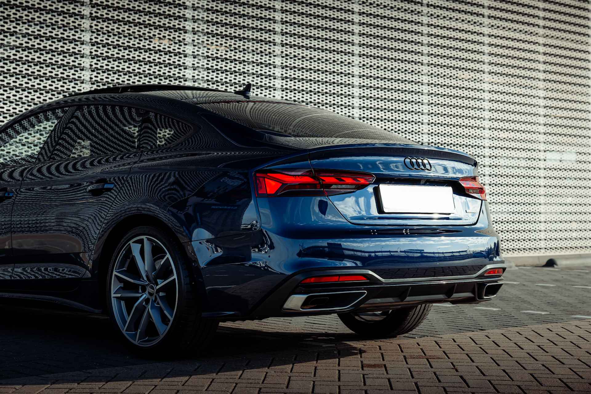 Audi A5 Sportback 40 TFSI 204pk s-tronic quattro Advanced | Nieuw 82k | Panoramadak | Trekhaak | Head Up | Standkachel | Tour pakket | Matrix | Elektr. stoelen | Leder-alcantara | 19" LM velgen | Optiek zwart plus | Camera | Stuurverwarming - 15/36