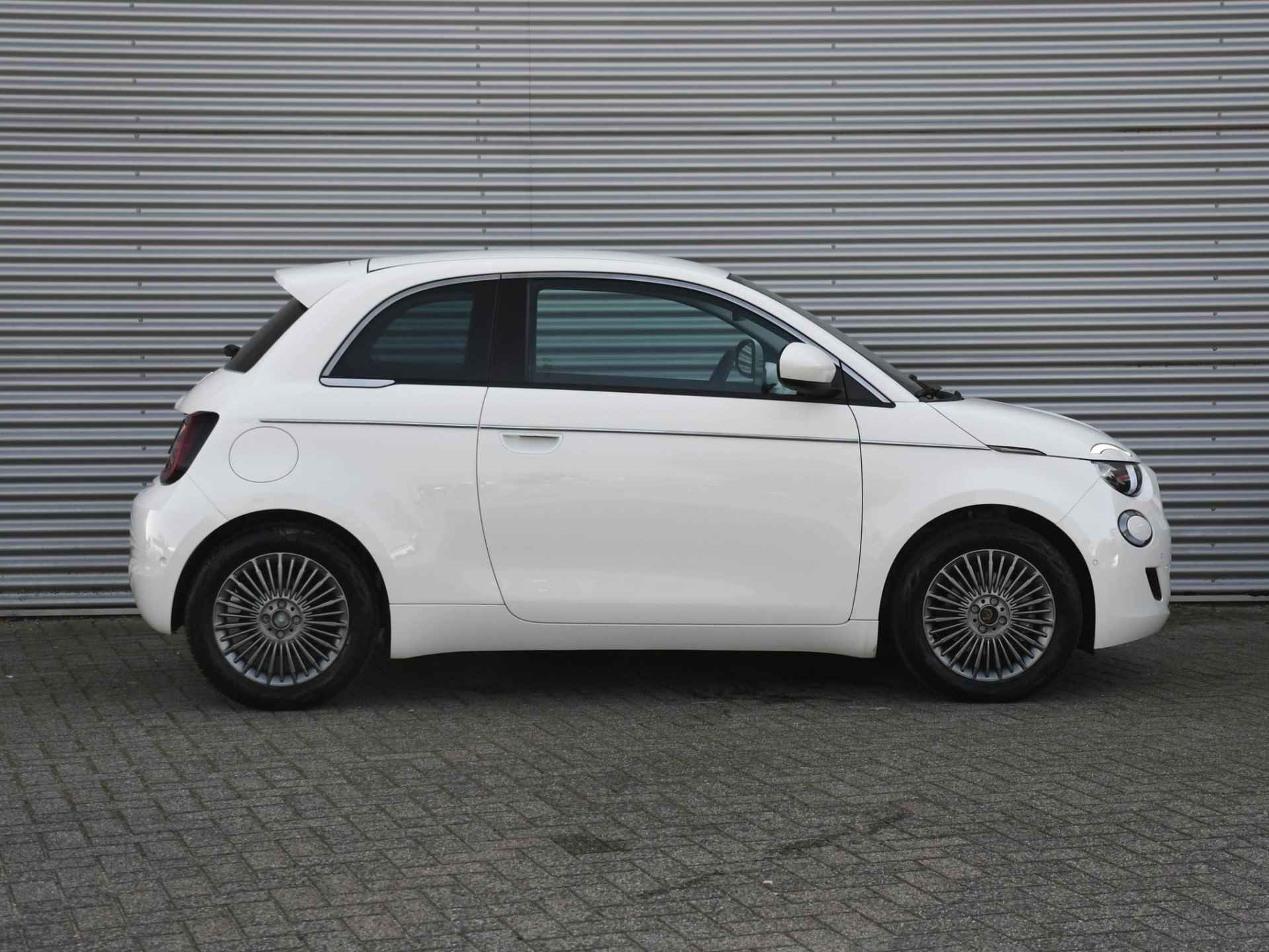 Fiat 500E Urban 42kWh 116pk Automaat NAVI | DODE HOEK | KEYLESS ENTRY | CRUISE | CLIMA | APPLE CARPLAY | 16''LM | WINTER PACK - 3/27