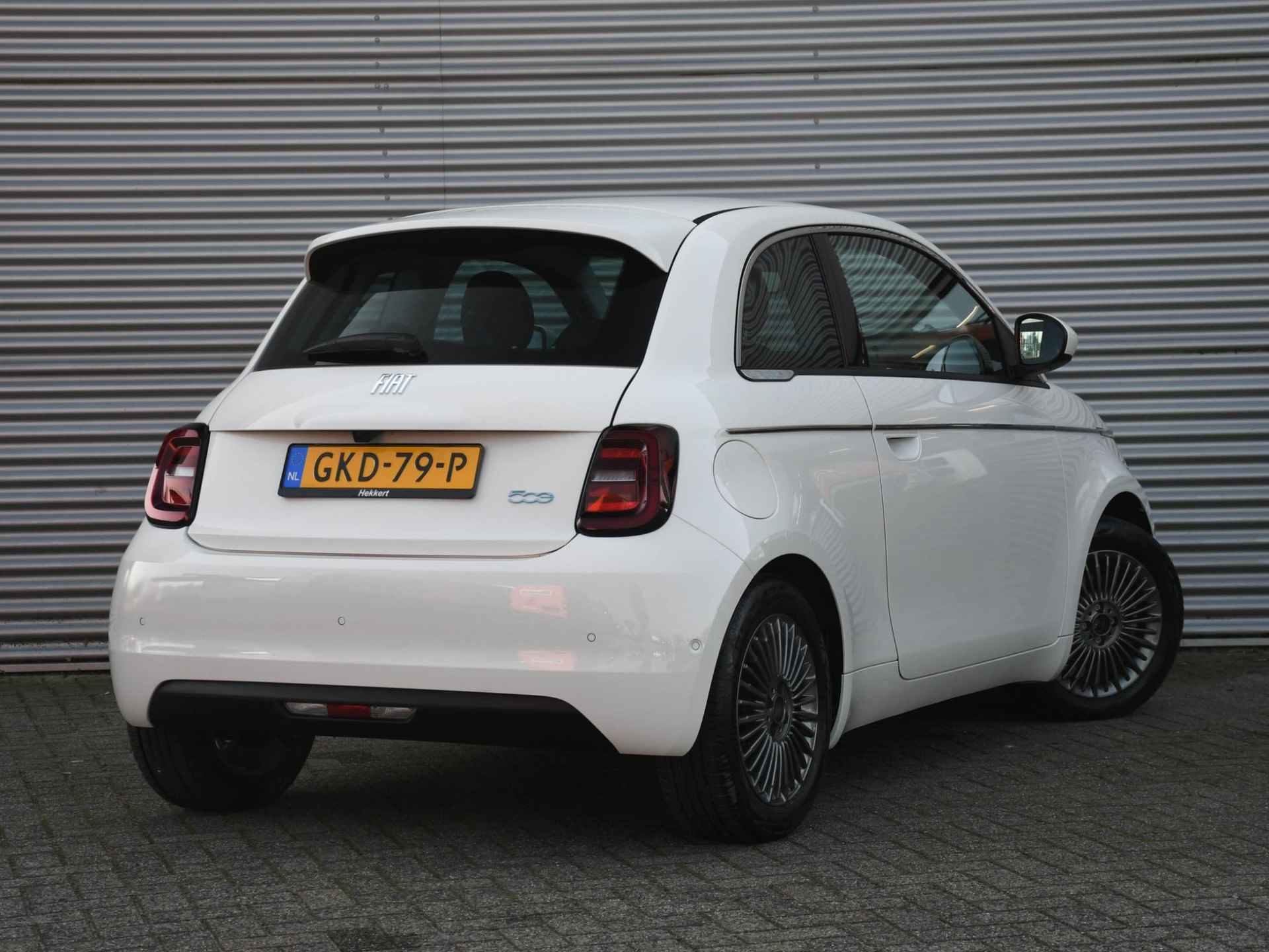 Fiat 500E Urban 42kWh 116pk Automaat NAVI | DODE HOEK | KEYLESS ENTRY | CRUISE | CLIMA | APPLE CARPLAY | 16''LM | WINTER PACK - 4/27