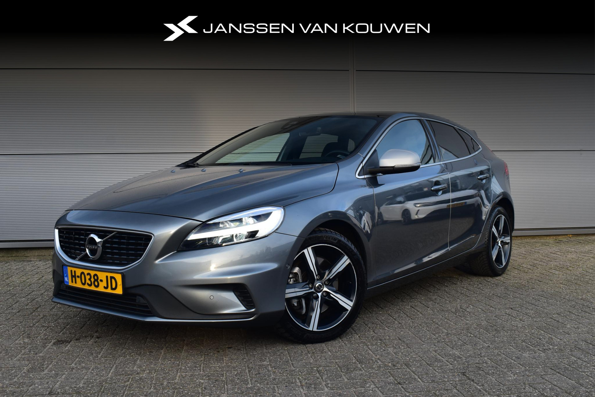 Volvo V40 1.5 T3 Polar+ Sport R-Design Automaat Stoelverwarming Standkachel Harman Kardon Audio