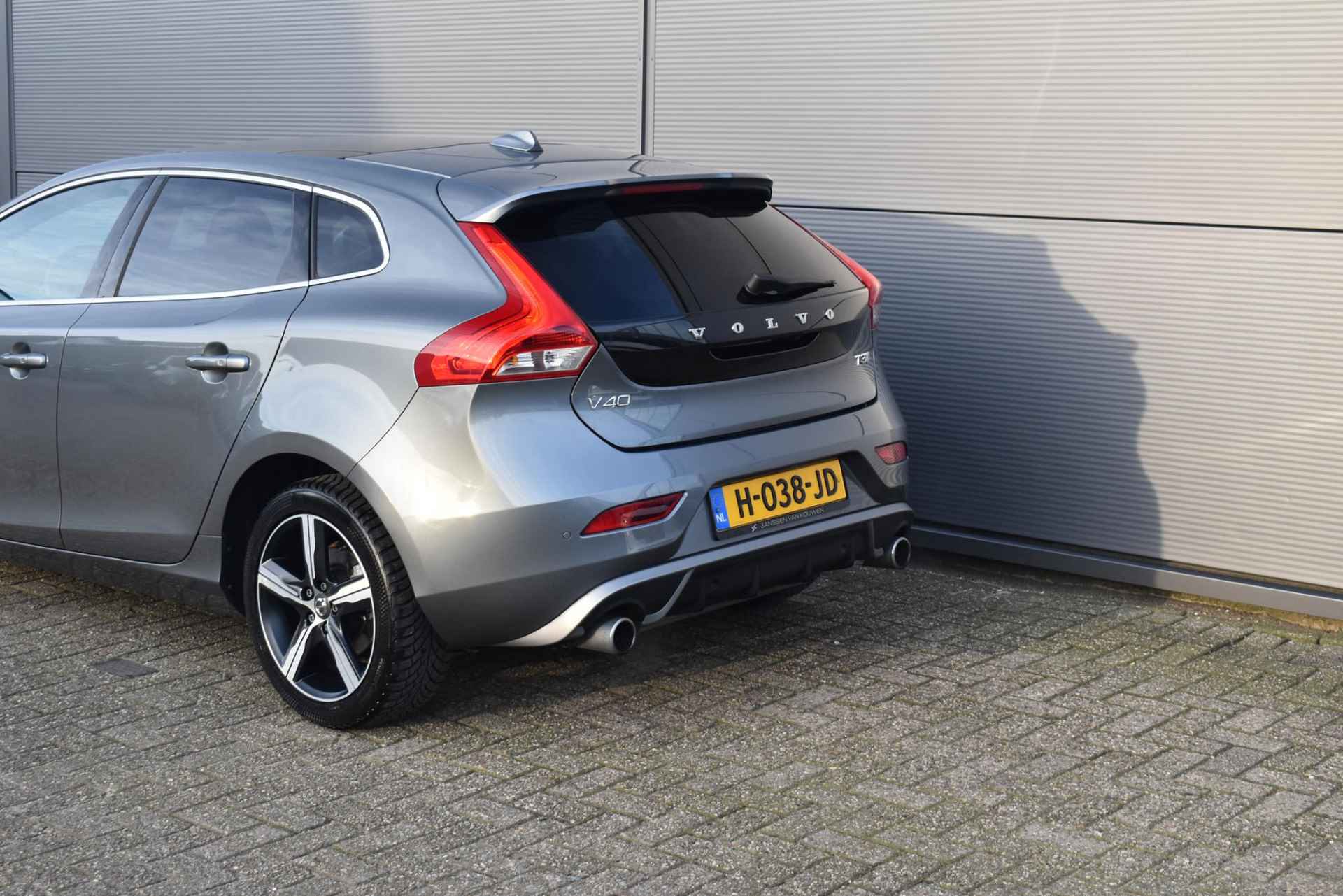 Volvo V40 1.5 T3 Polar+ Sport R-Design Automaat Stoelverwarming Standkachel Harman Kardon Audio - 5/37