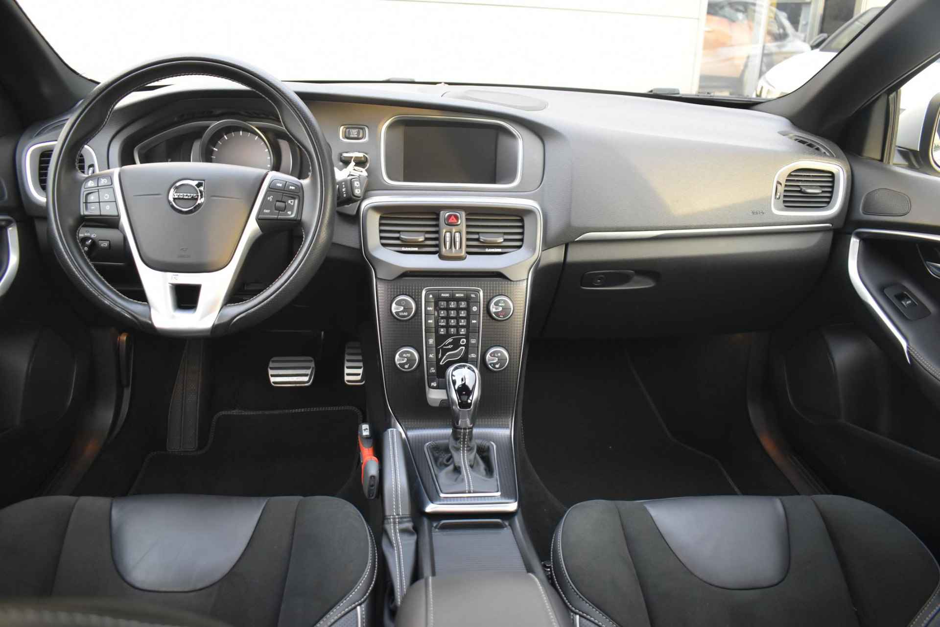 Volvo V40 1.5 T3 Polar+ Sport R-Design Automaat Stoelverwarming Standkachel Harman Kardon Audio - 29/37