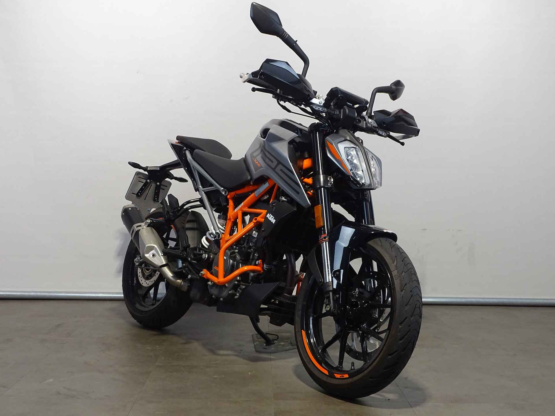 KTM 125 DUKE - 2/8